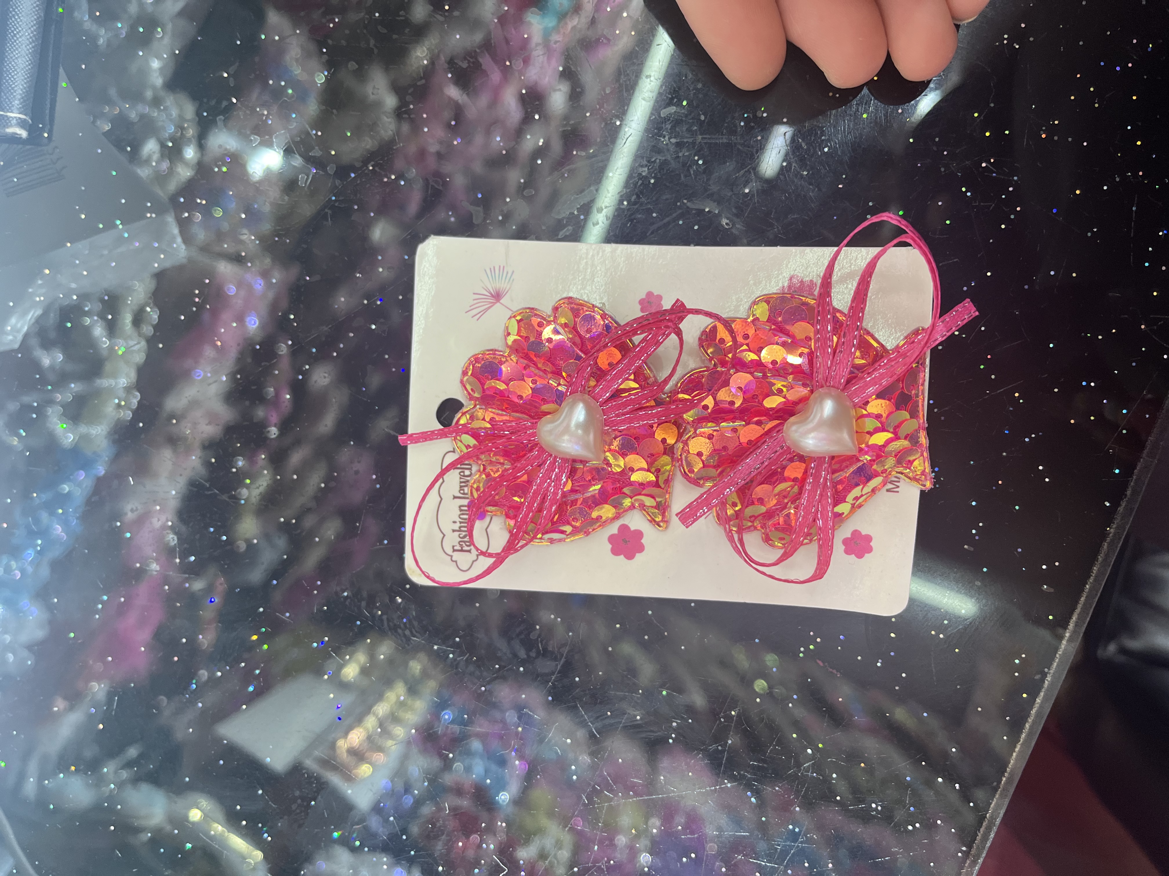 	1.	碎花布艺夹：柔棉印小雏菊，包边不磨肤，夹侧边碎发/刘海，搭碎花裙、白衬衫，夏日戴满是清新元气，日常通勤约会都适配。wo
