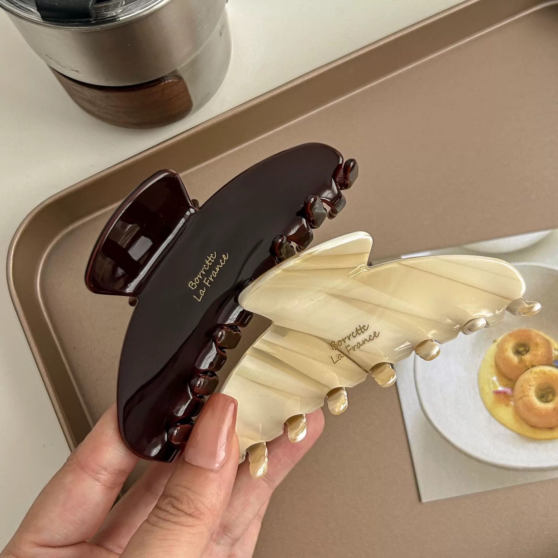 Korean high-end chocolate milk tea-colored acetate grab, Maillard French large shark grab hair accessory for women Application Scenario