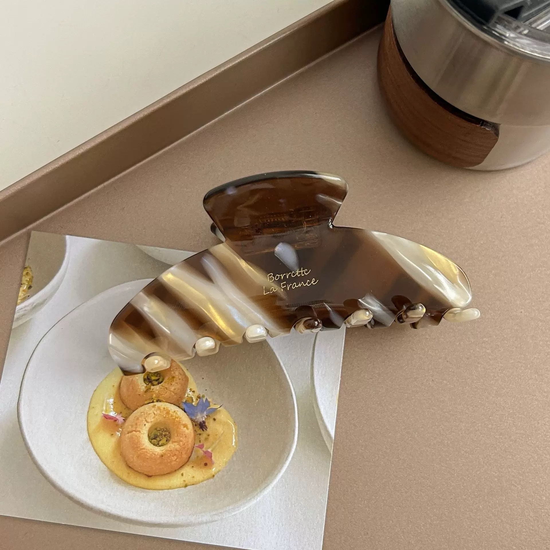 Korean high-end chocolate milk tea-colored acetate grab, Maillard French large shark grab hair accessory for women detail image 6