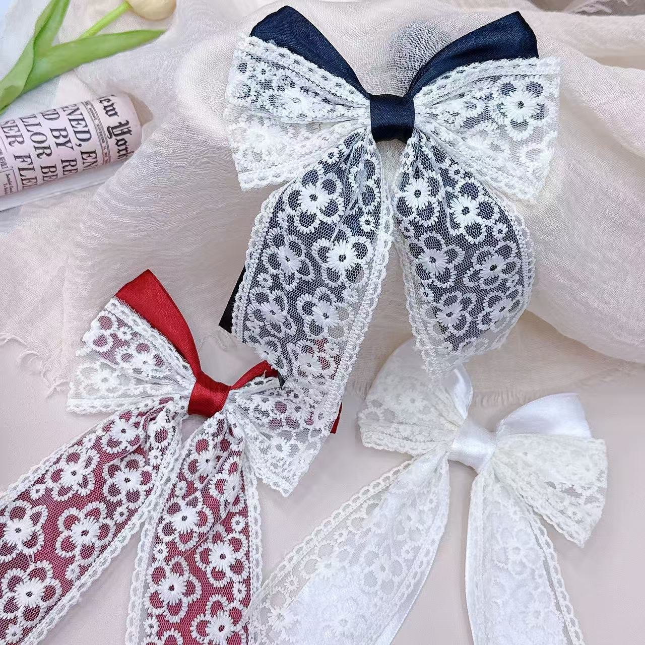 Korean-style lace bow hair clips, elegant and super fairy-like girl bow ribbon duckbill clips Application Scenario