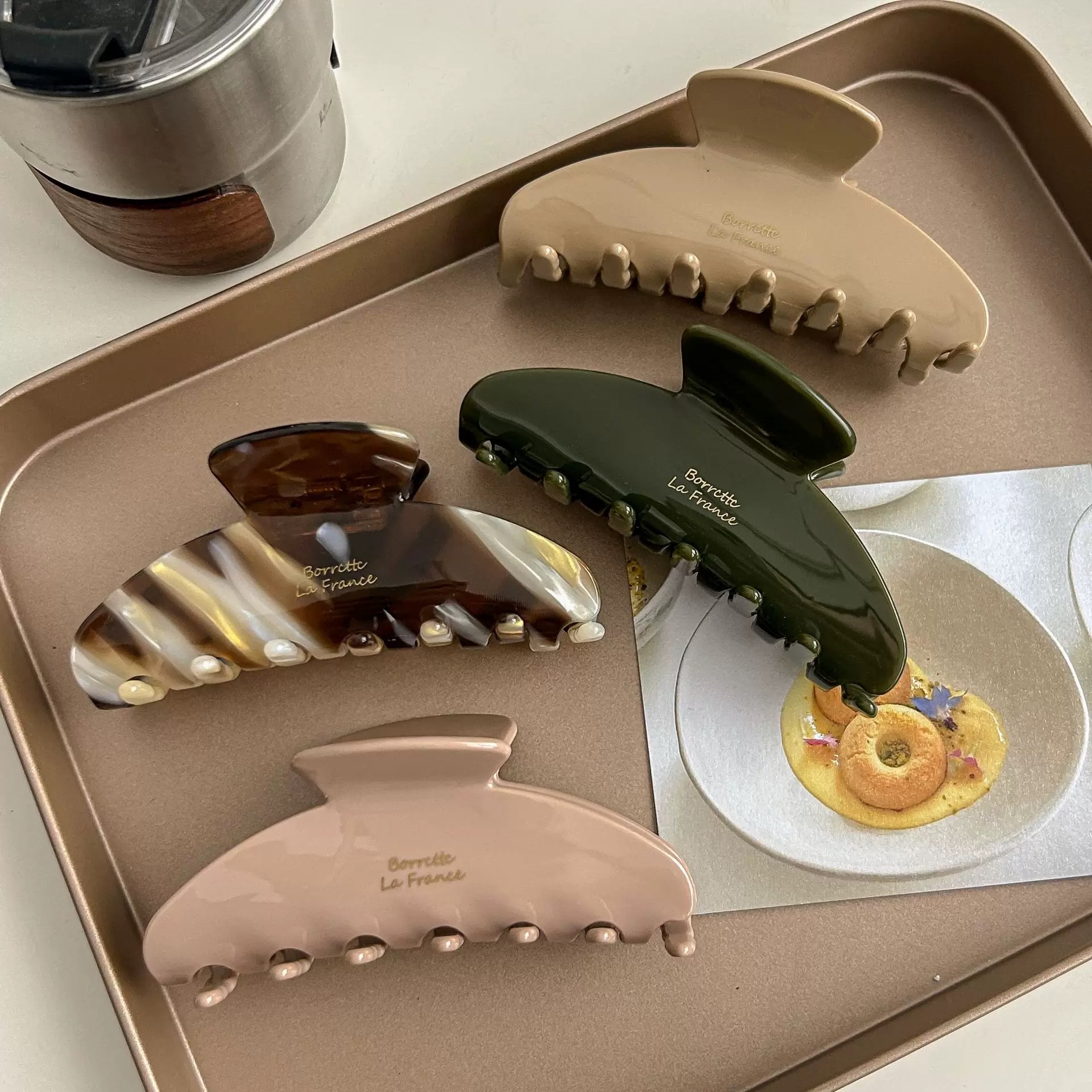 Korean high-end chocolate milk tea-colored acetate grab, Maillard French large shark grab hair accessory for women Specification image