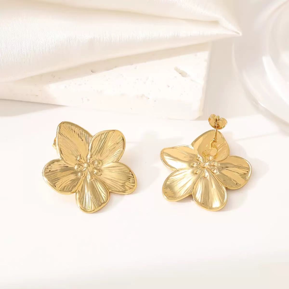 Jewelry, earrings, pearl earrings, welded zircon earrings, fashionable, elegant and versatile women's accessory earrings details Picture