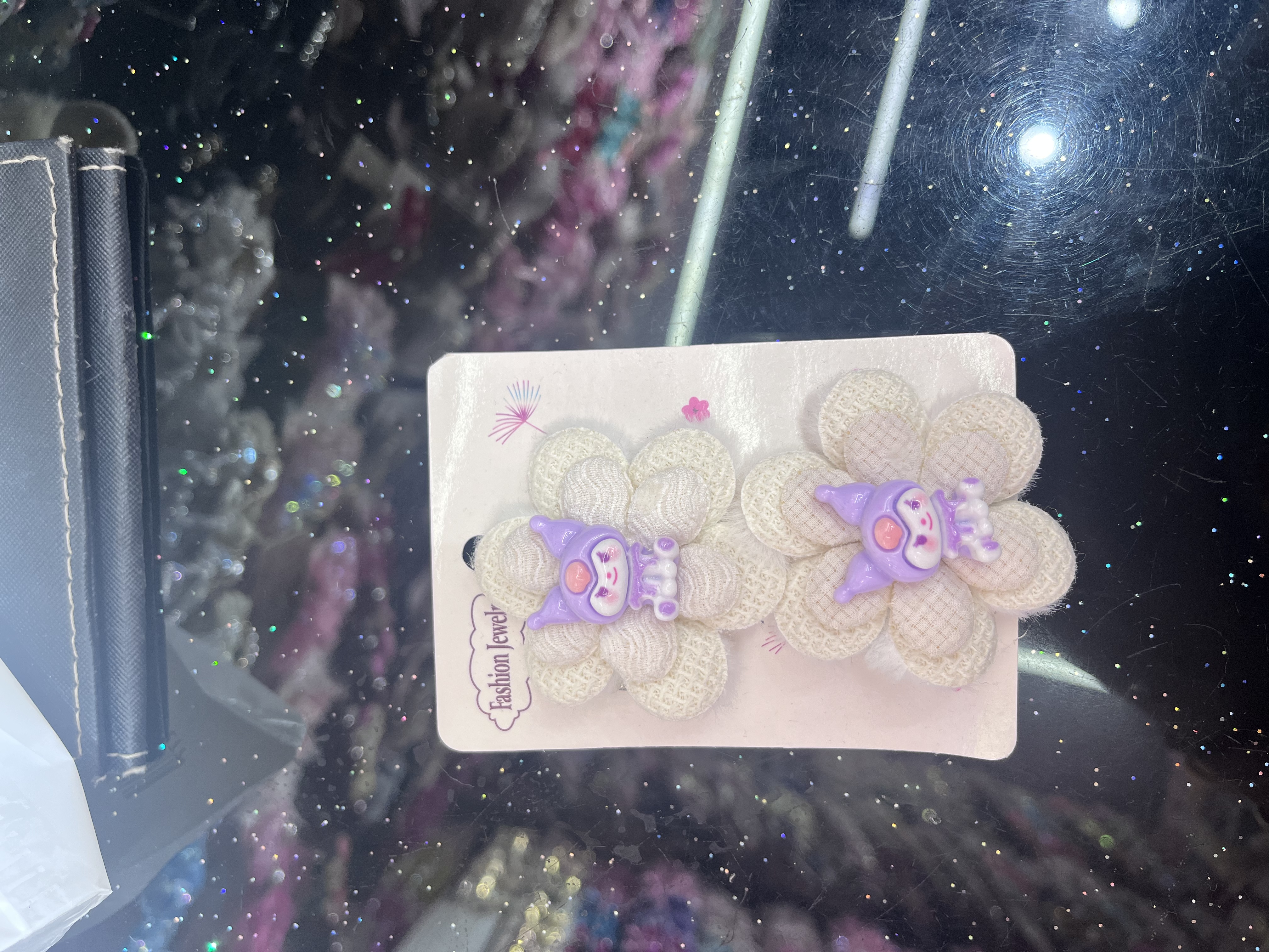 	1.	碎花布艺夹：柔棉印小雏菊，包边不磨肤，夹侧边碎发/刘海，搭碎花裙、白衬衫，夏日戴满是清新元气，日常通勤约会都适配。wp
细节图