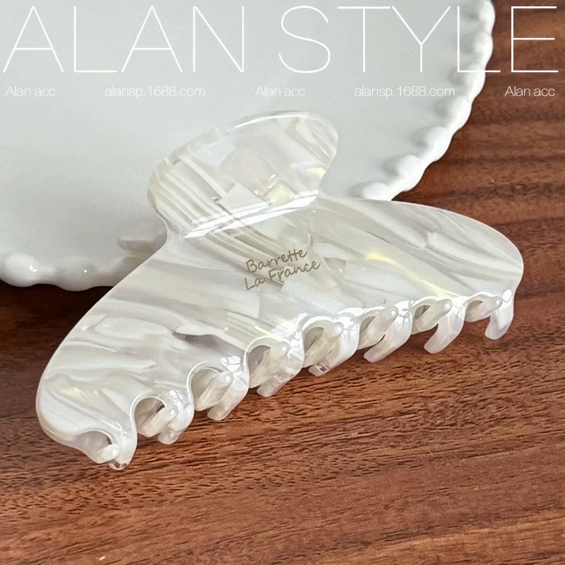 Korean high-end chocolate milk tea-colored acetate grab, Maillard French large shark grab hair accessory for women detail image 8