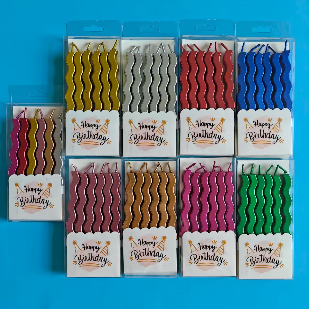 The new P VC box comes with 6 candles in various styles. The candles are decorated with bows and a "Happy Birthday" tag is hung Specification image