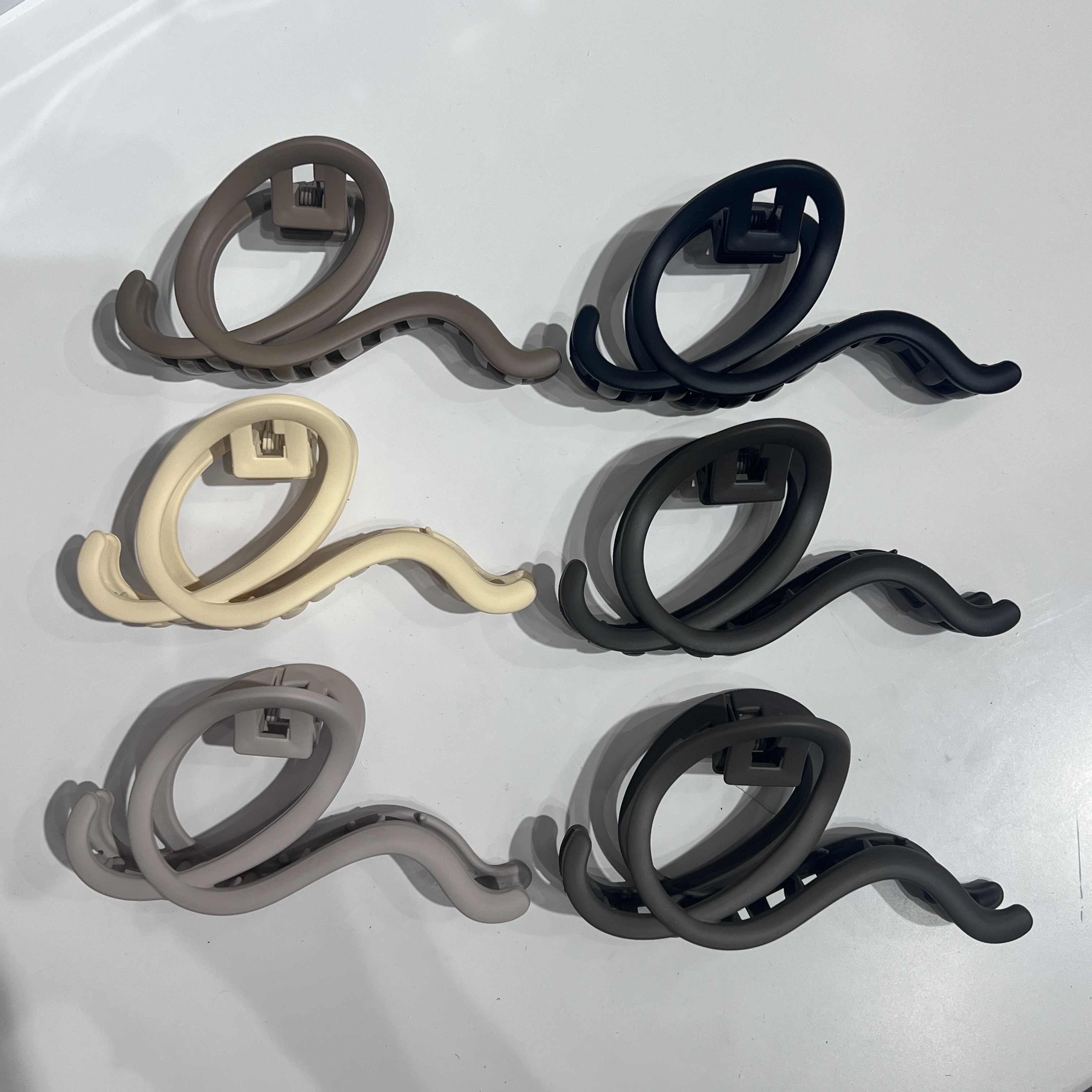 High-end, matte coffee color, large hairpin, women's hairpin, 2025 new shark clip headwear, hairpin Application Scenario