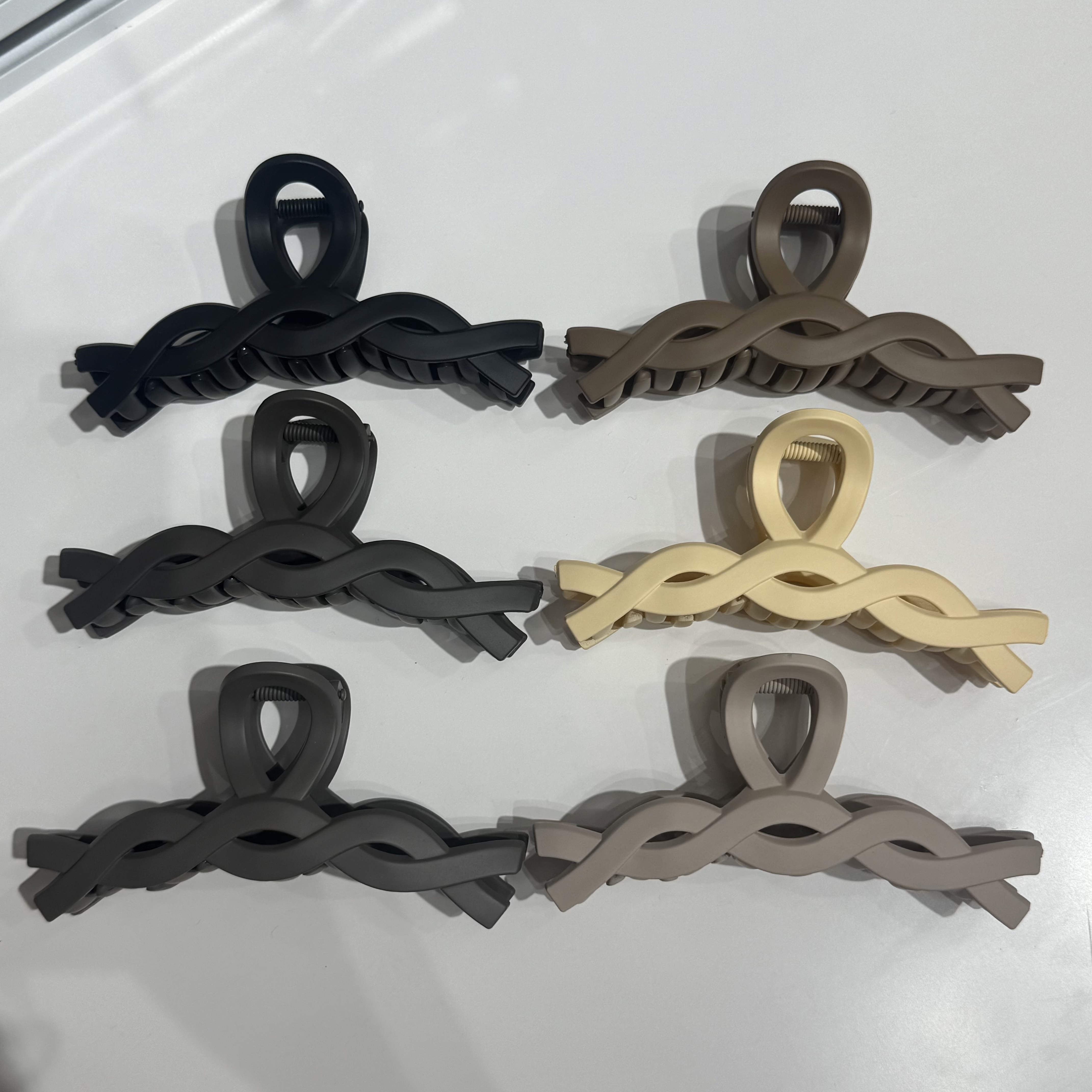 High-end, matte coffee color, large hairpin, women's hairpin, 2025 new shark clip headwear, hairpin detail image 5