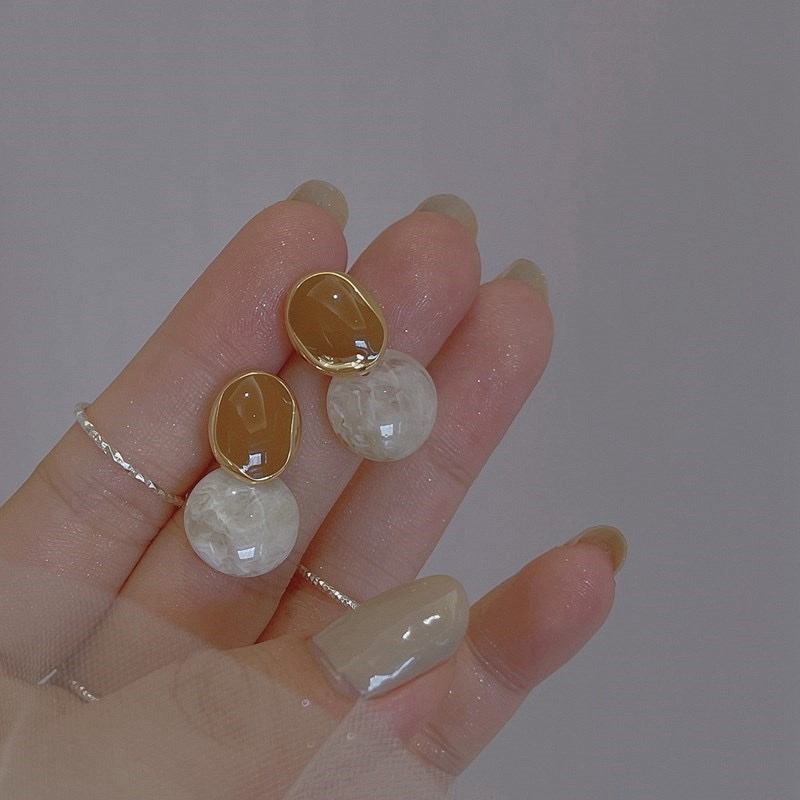 Dongdaemun, South Korea, autumn and winter retro stud earrings, women's irregular enamel earrings, delicate earrings, wholesale jewelry, jewelry and beads detail image 5