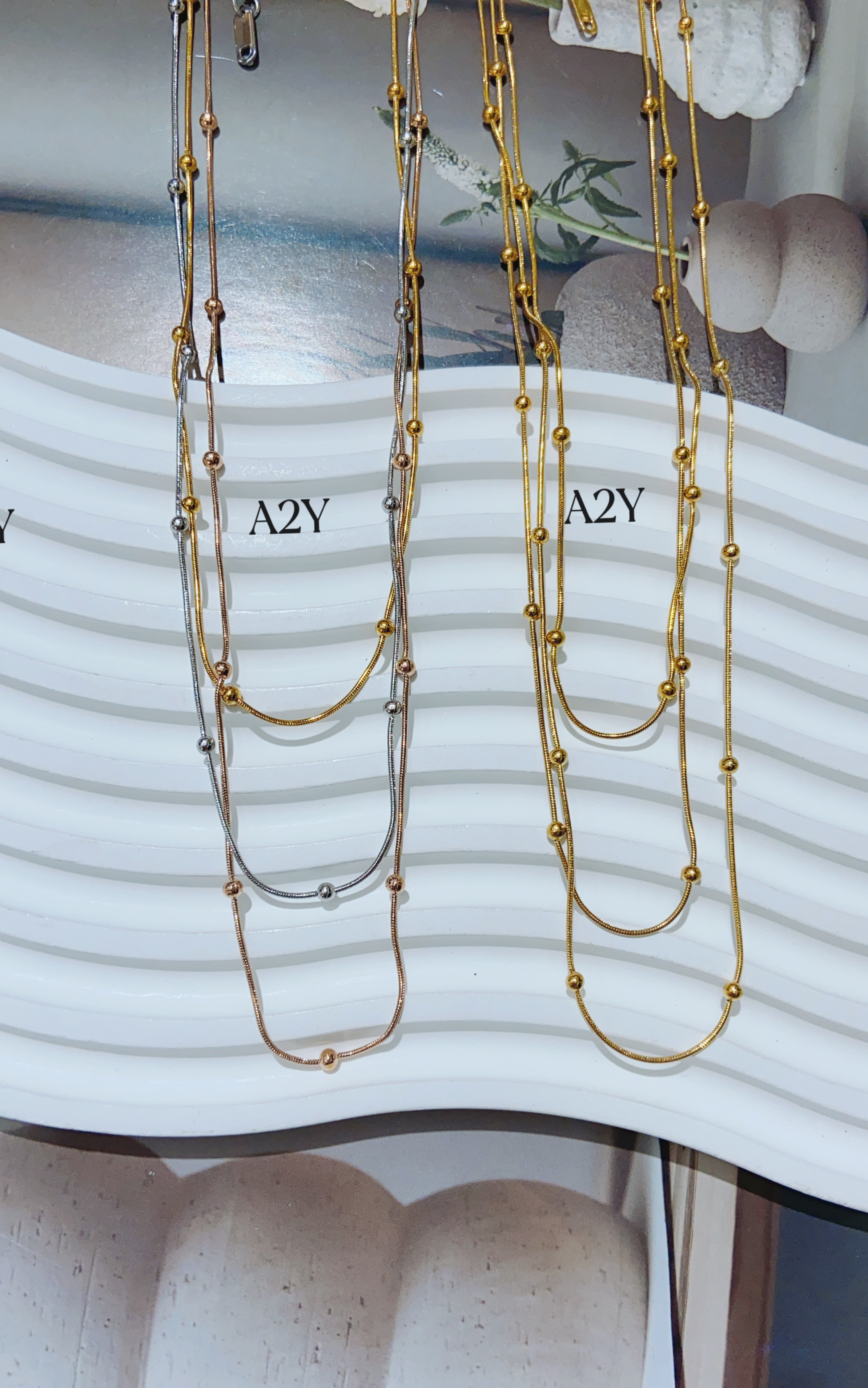 Stainless steel color-preserving electroplated 18k real gold electroplated hand necklace, a new popular and best-selling necklace in Europe and America
