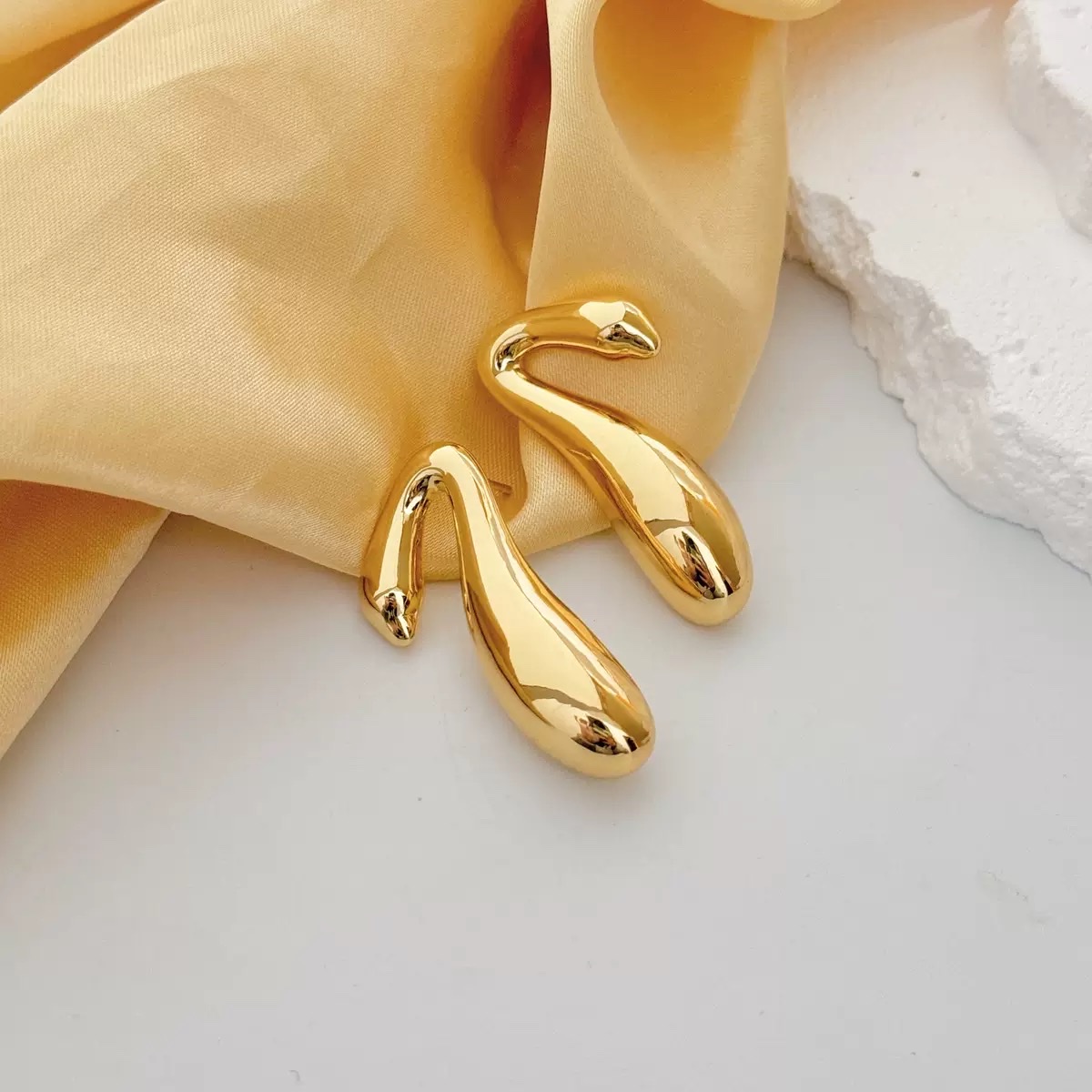 INS niche metal cold style hollow irregular stud earrings, European and American fashion cross-border high-end earrings for women details Picture
