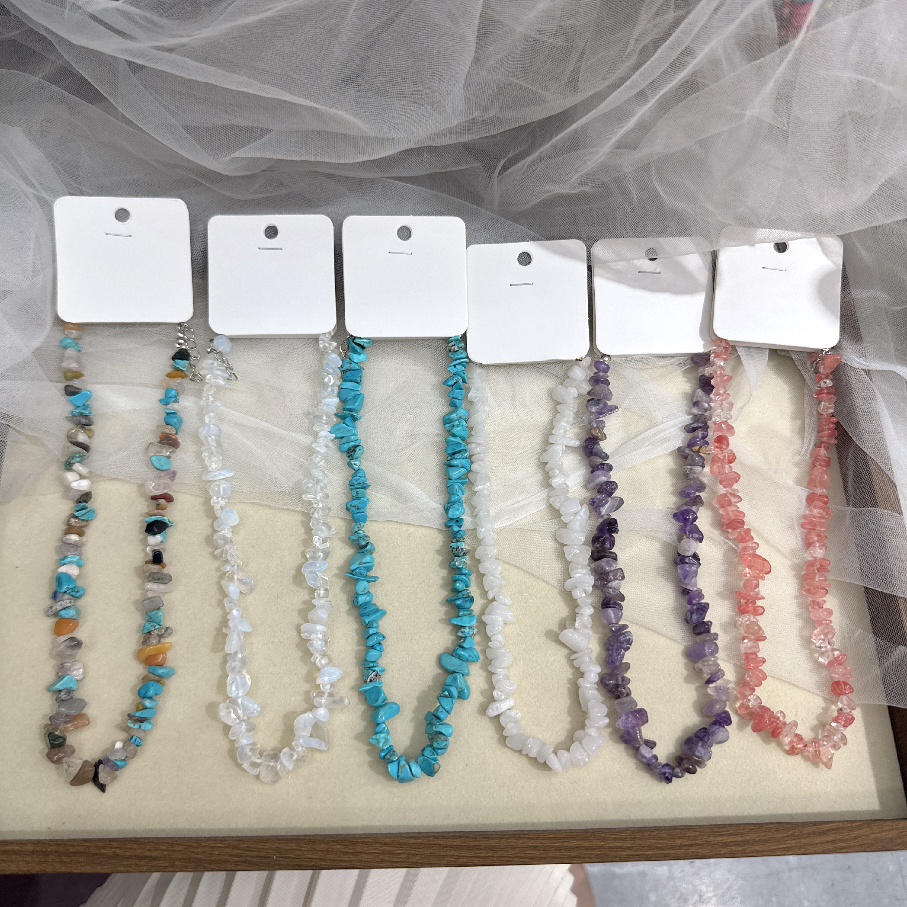 New cross-border colored stone beaded necklace, natural stone collarbone chain, neck chain accessory, design sense, no niche accessories Application Scenario