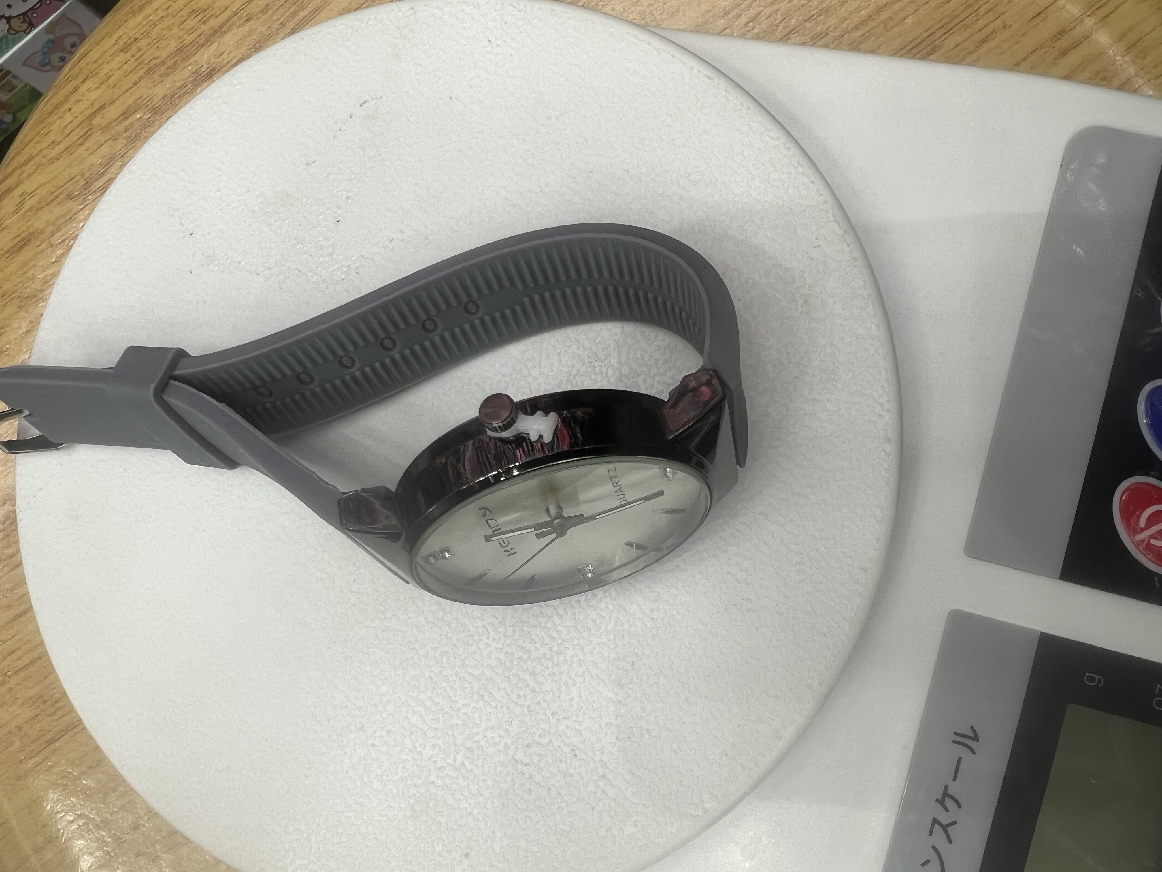 树脂硅胶手表带日历简约款灰色表带生活防水石英男表细节图