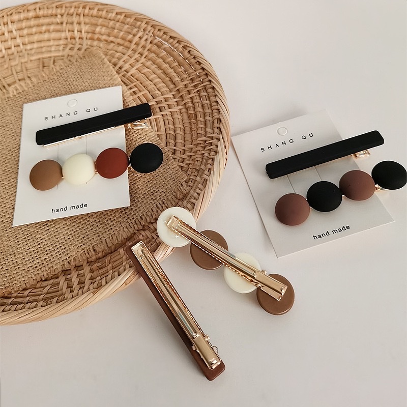 Round duck skewers. Trendy hair accessories, hair clips, hair bands and hair accessories for teenage girls Application Scenario