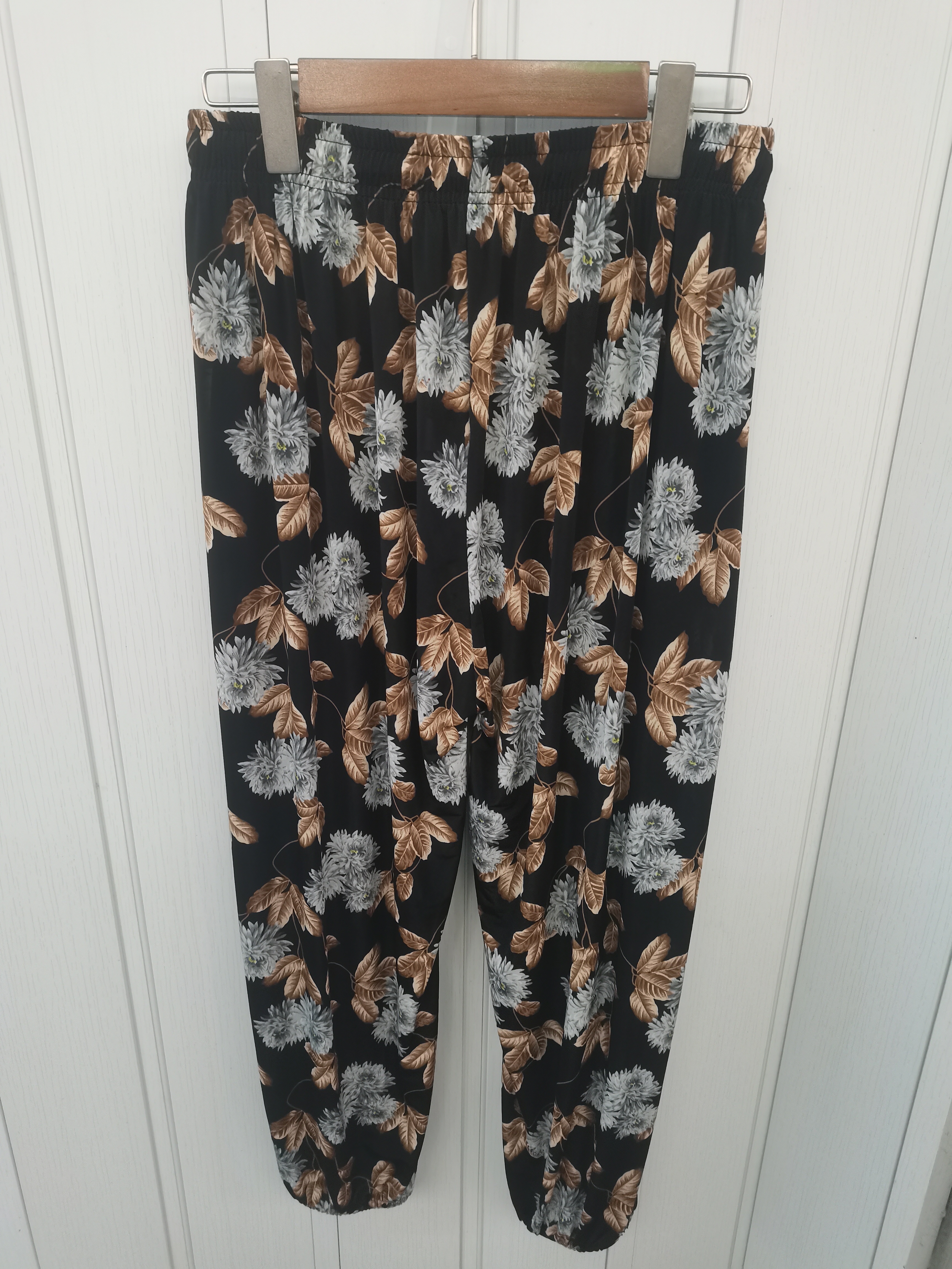 In the spring, summer and autumn of 2025, there are popular women's trousers with loose floral patterns, elastic belts and waist ropes Specification image