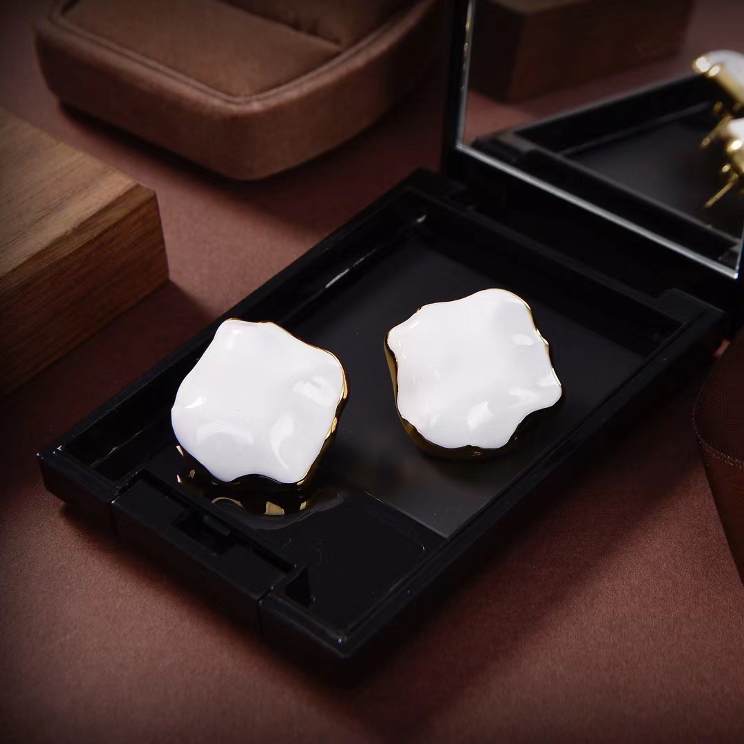 Ins冷淡风不规则设计个性滴油白色粉色蓝色耳环产品图