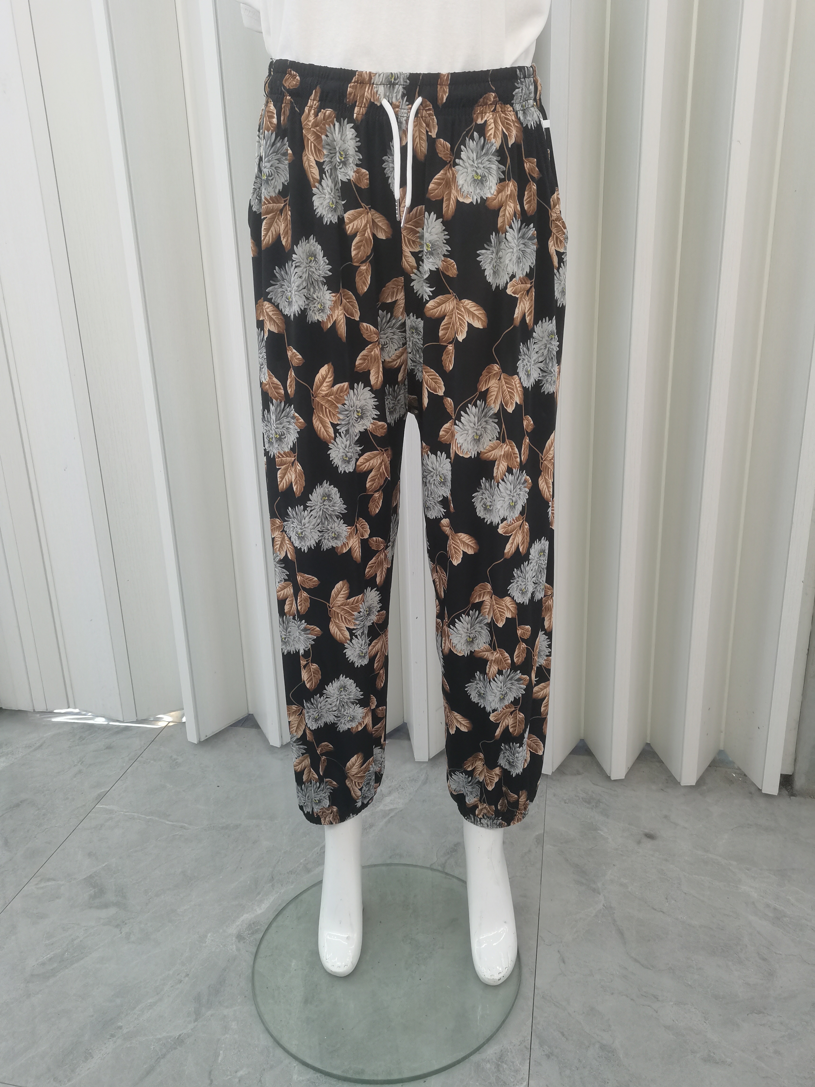 In the spring, summer and autumn of 2025, there are popular women's trousers with loose floral patterns, elastic belts and waist ropes Item Picture