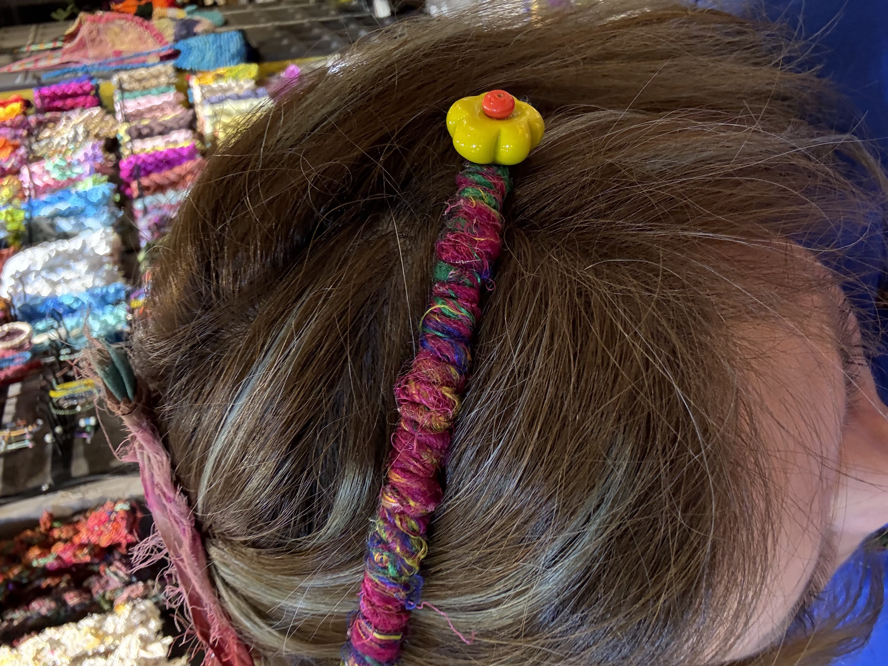 Nepalese imported silk and glass mobile phone chains, bracelets, necklaces, headwear, handcrafted custom interlocking sky pearl lanyards Specification image