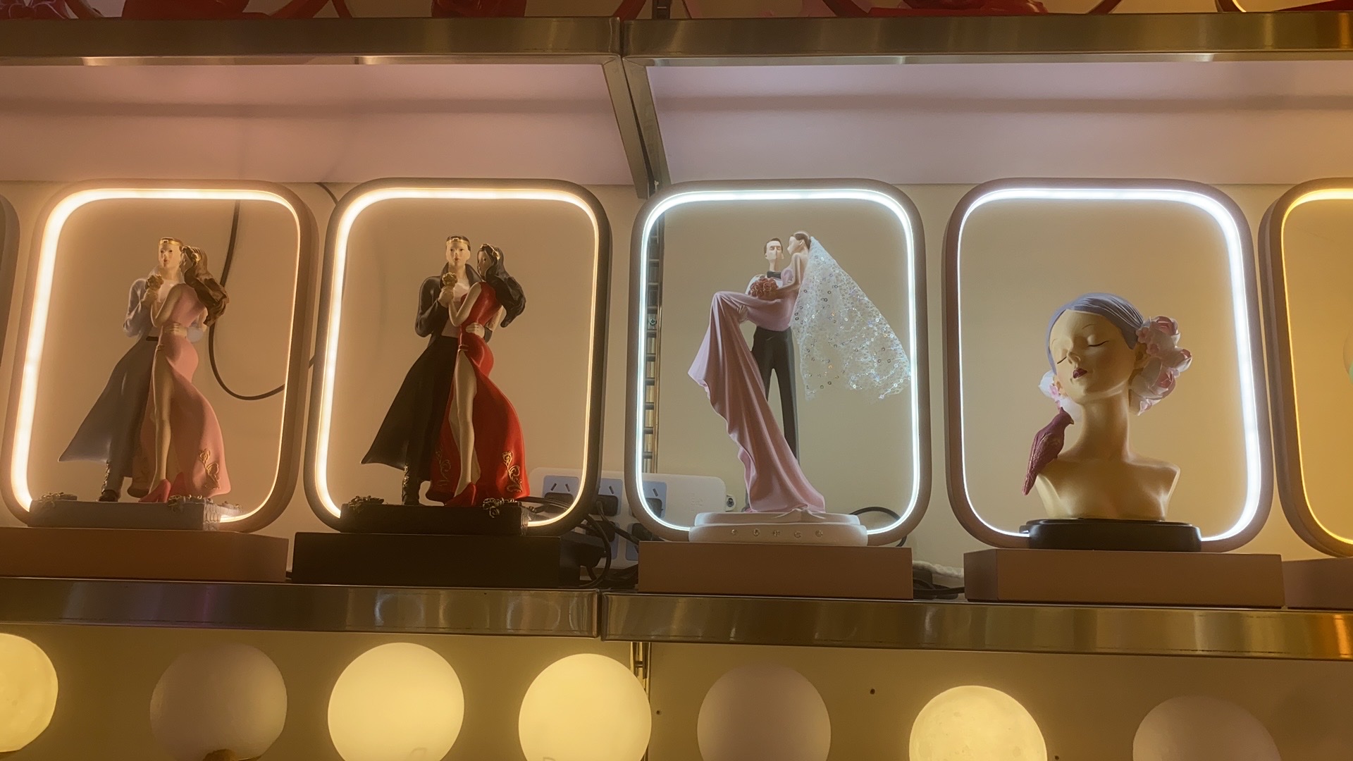 浙江义乌国际商贸城一区 3 楼台灯台灯卡通台灯 装饰工艺灯