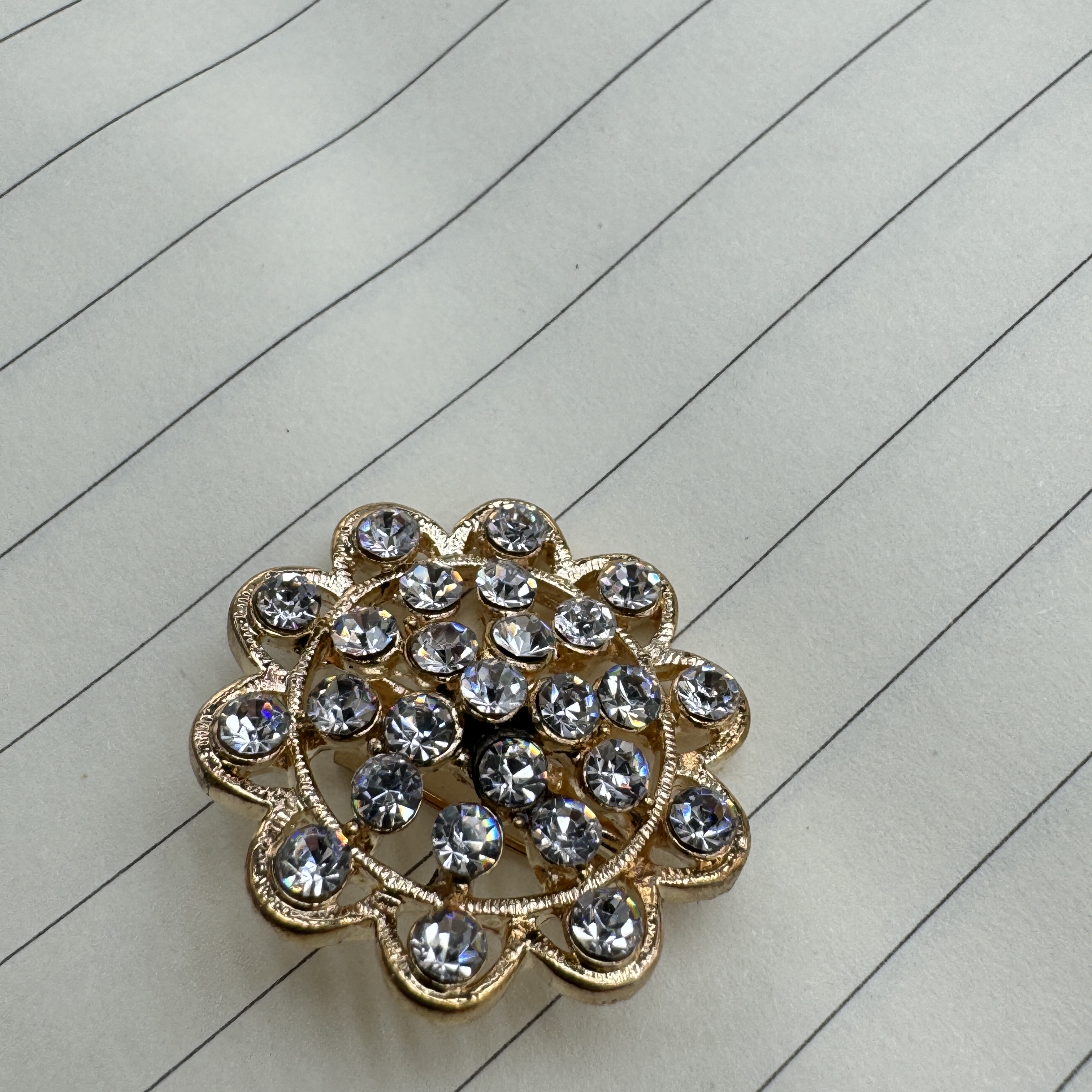 合金款小太阳点砖小香风胸针女士大衣