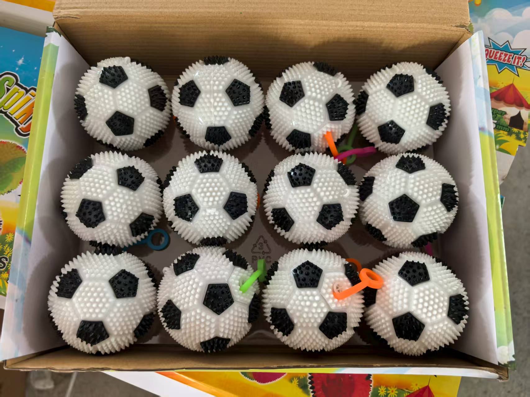 7.5闪光黑白足球 解压发声捏捏玩具