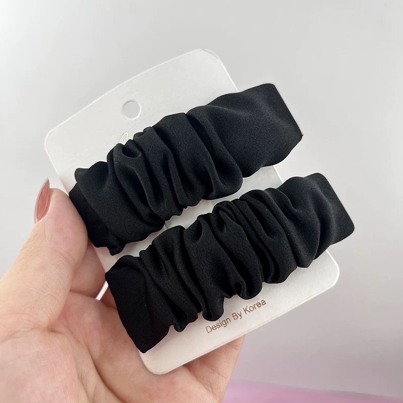Korean polka dot pleated bb clip, side hair clip, female Internet celebrity fabric hair clip, back of the head headpiece, broken bangs Application Scenario