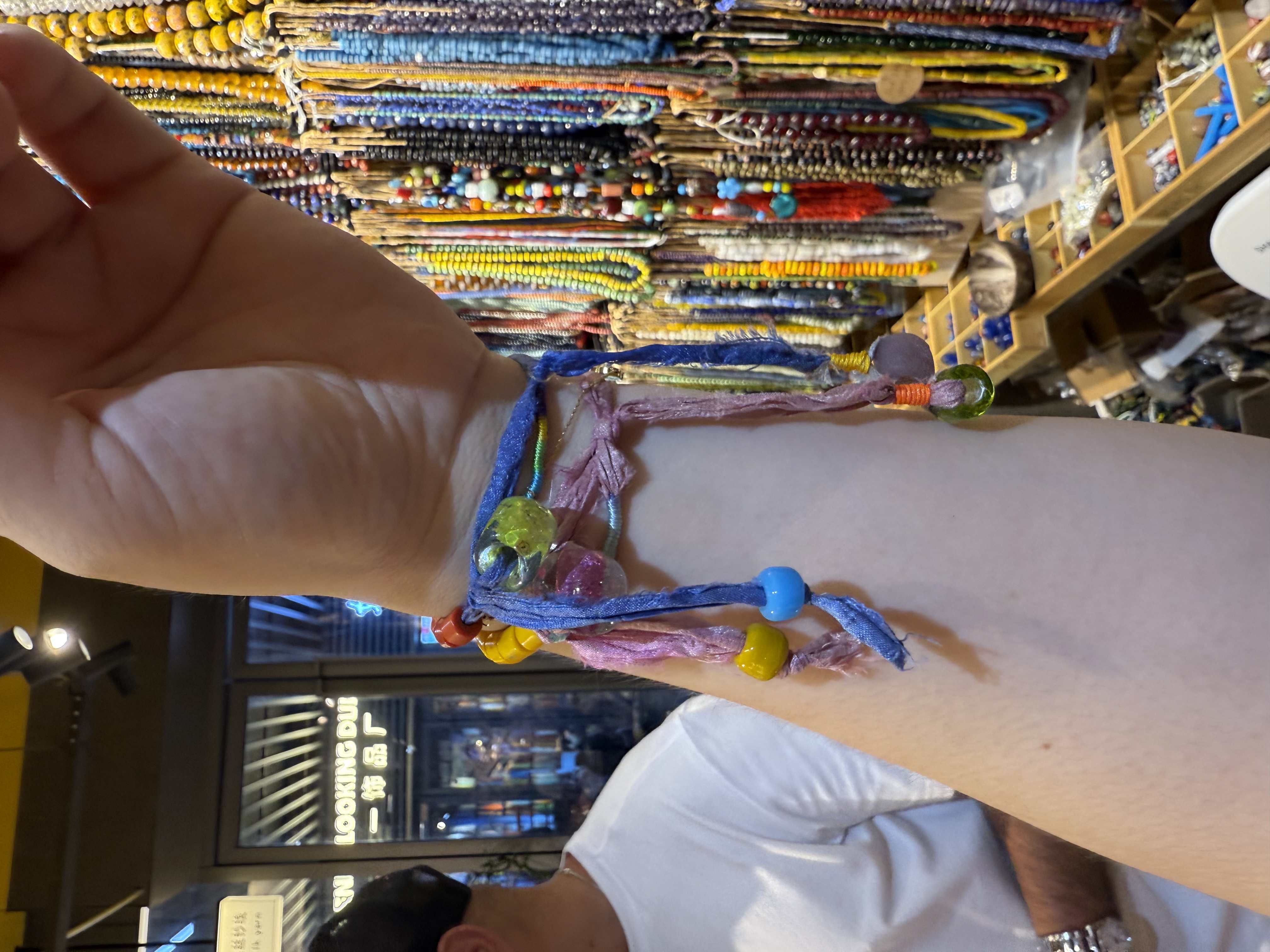 Nepalese imported glass silk yarn bracelet, dopamine colored bracelet Application Scenario