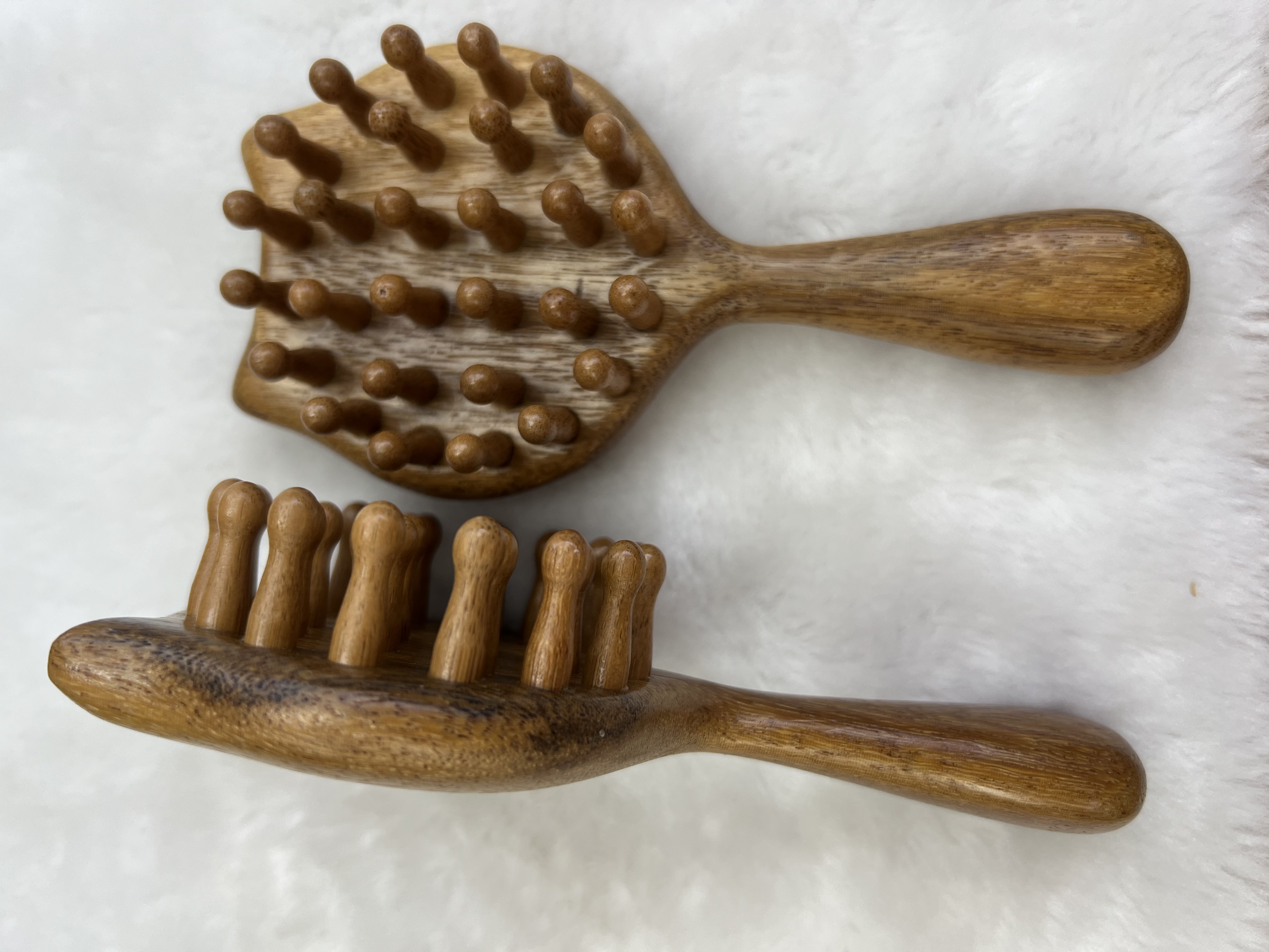 批发天然原木金丝檀木按摩梳点穴按摩梳送礼家用佳品详情图5