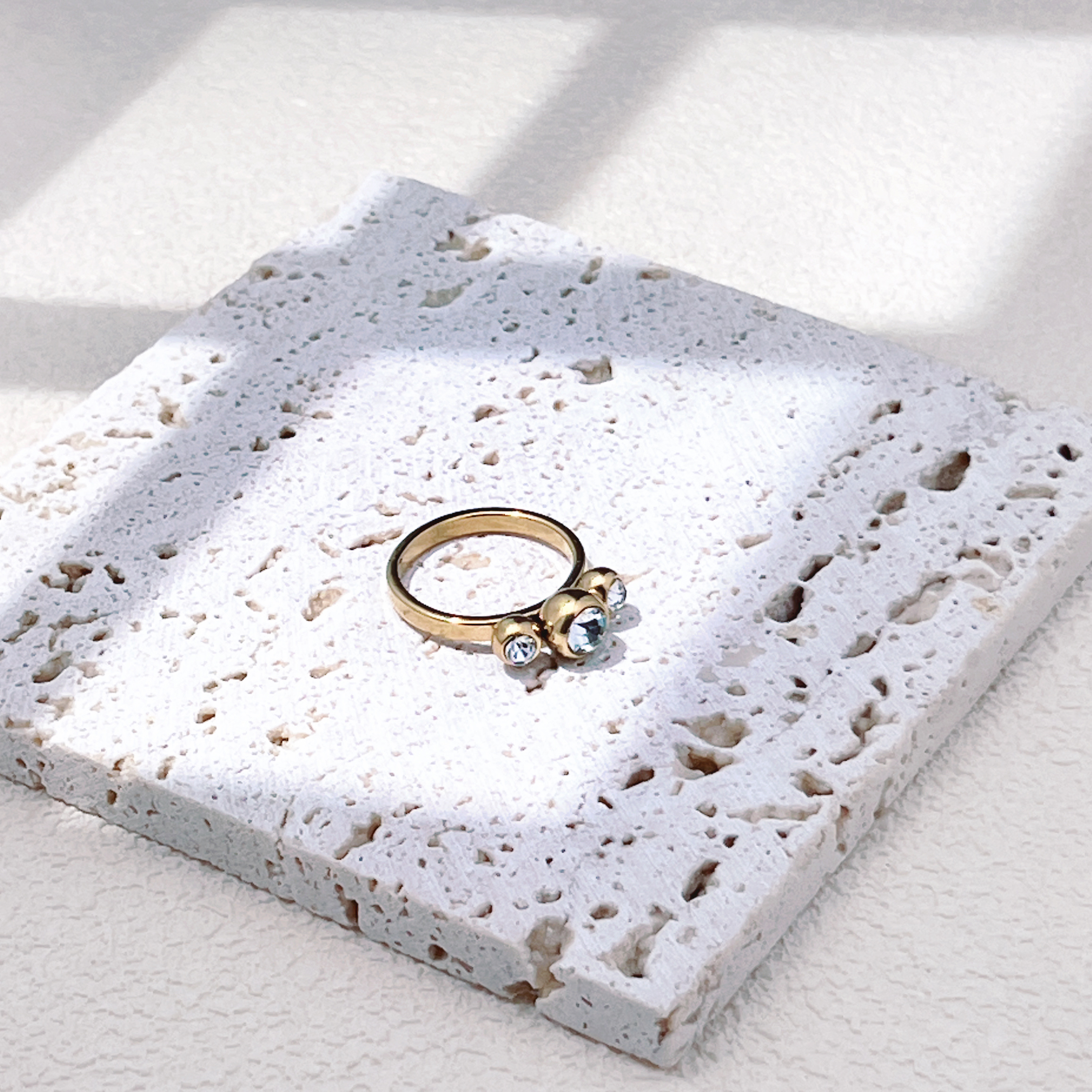 European and American style ring, fashionable and simple women's accessory, stainless steel zircon ring, unique vintage style, exquisite luster, dazzling color, zircon inlaid, women's fashionable jewelry, daily matching trendy accessory recommendation, mixed style Item Picture