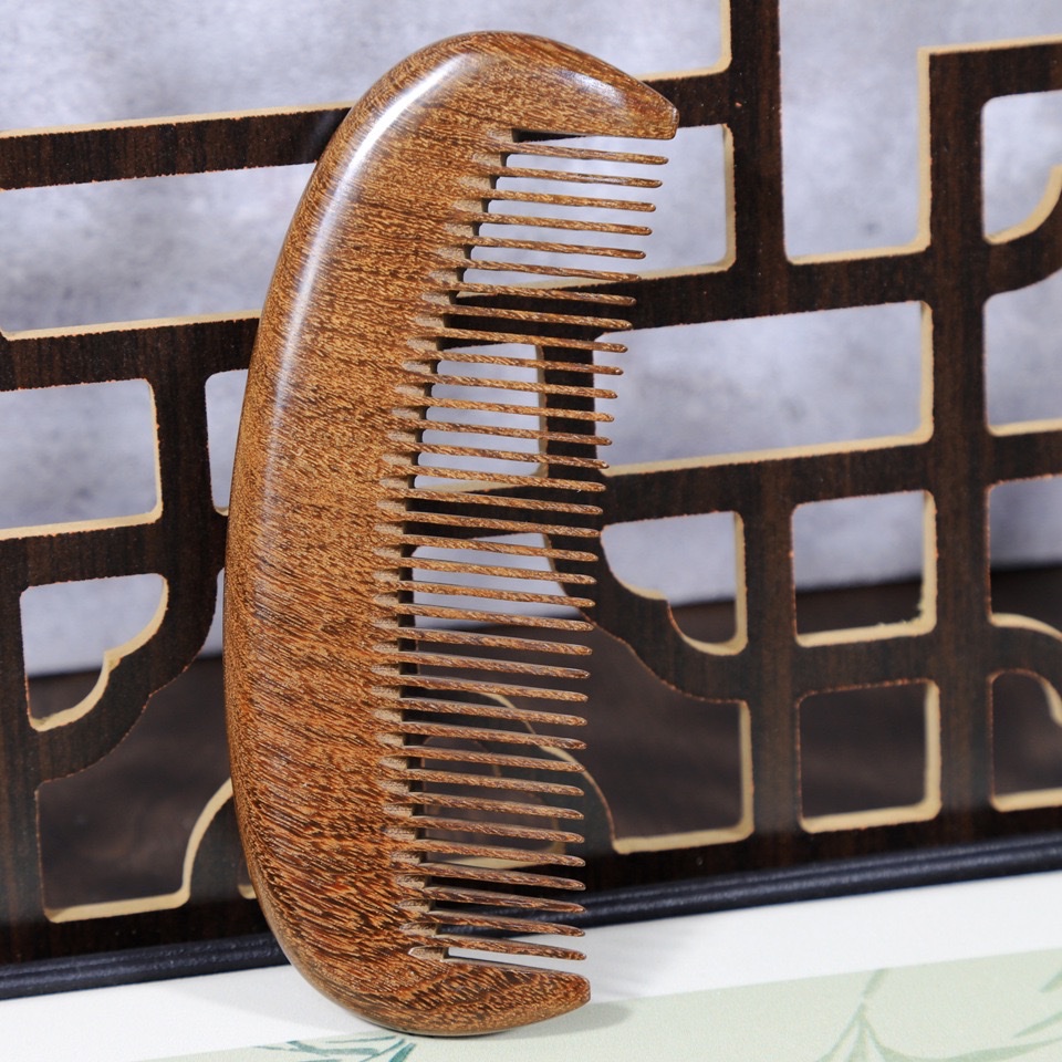 Green sandalwood comb, moon comb, fine-toothed wide-toothed massage comb, household gift comb, portable green sandalwood comb detail image 7