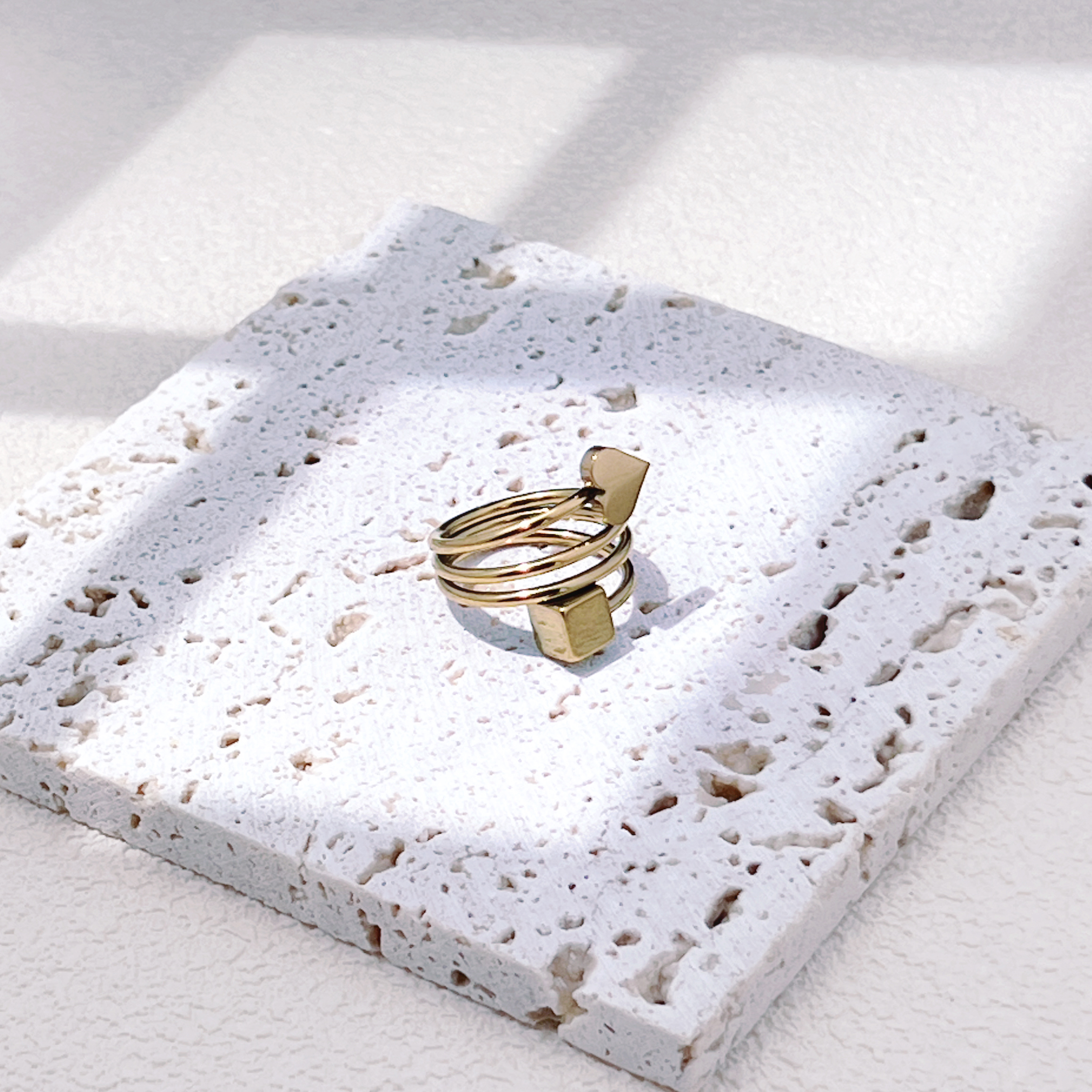 European and American style ring, fashionable and simple women's accessory, stainless steel zircon ring, unique vintage style, exquisite luster, dazzling color, zircon inlaid, women's fashionable jewelry, daily matching trendy accessory recommendation, mixed style details Picture