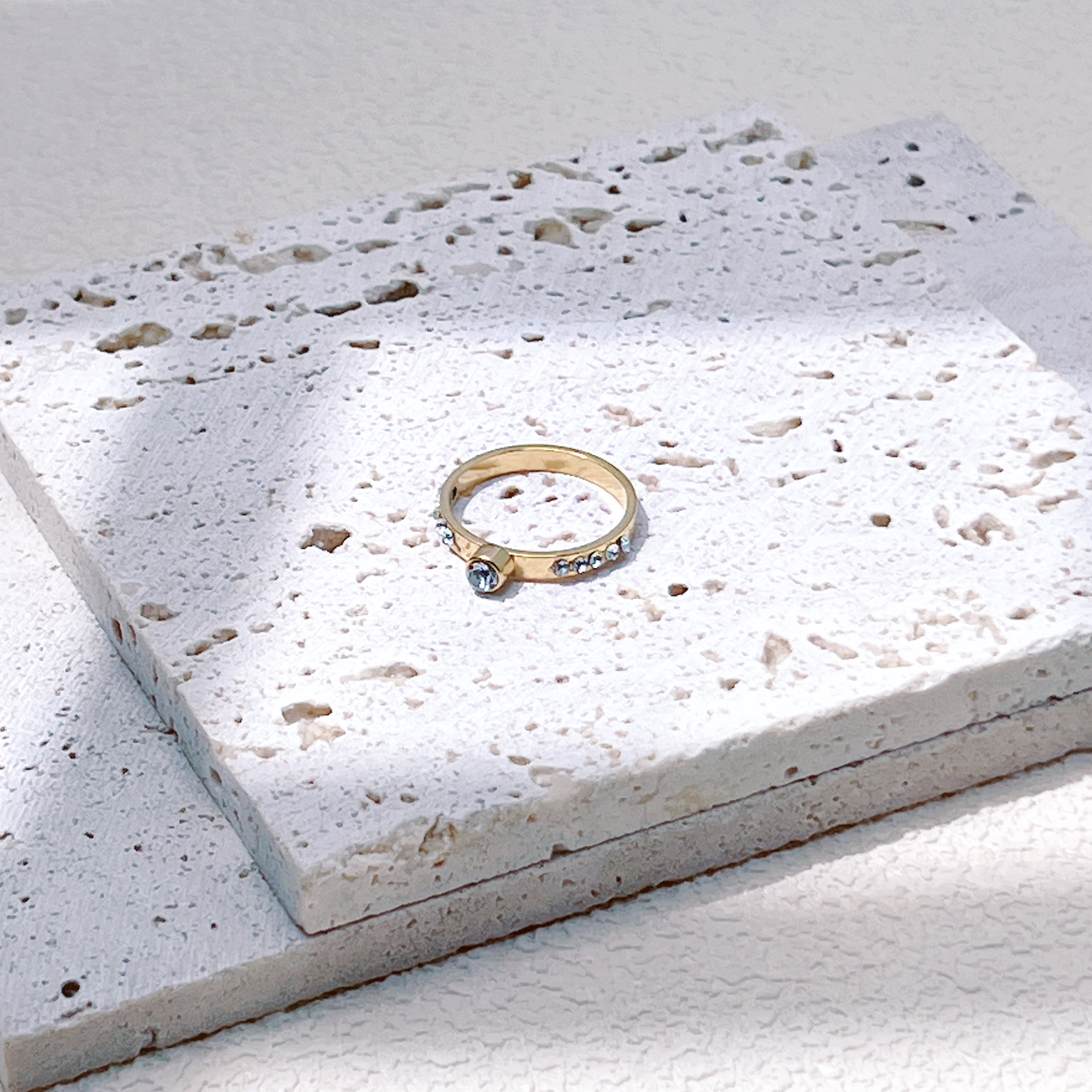 The stainless steel ring features an exquisite antique style with a dazzling luster, making it a fashionable jewelry for women and a trendy accessory for daily wear Application Scenario