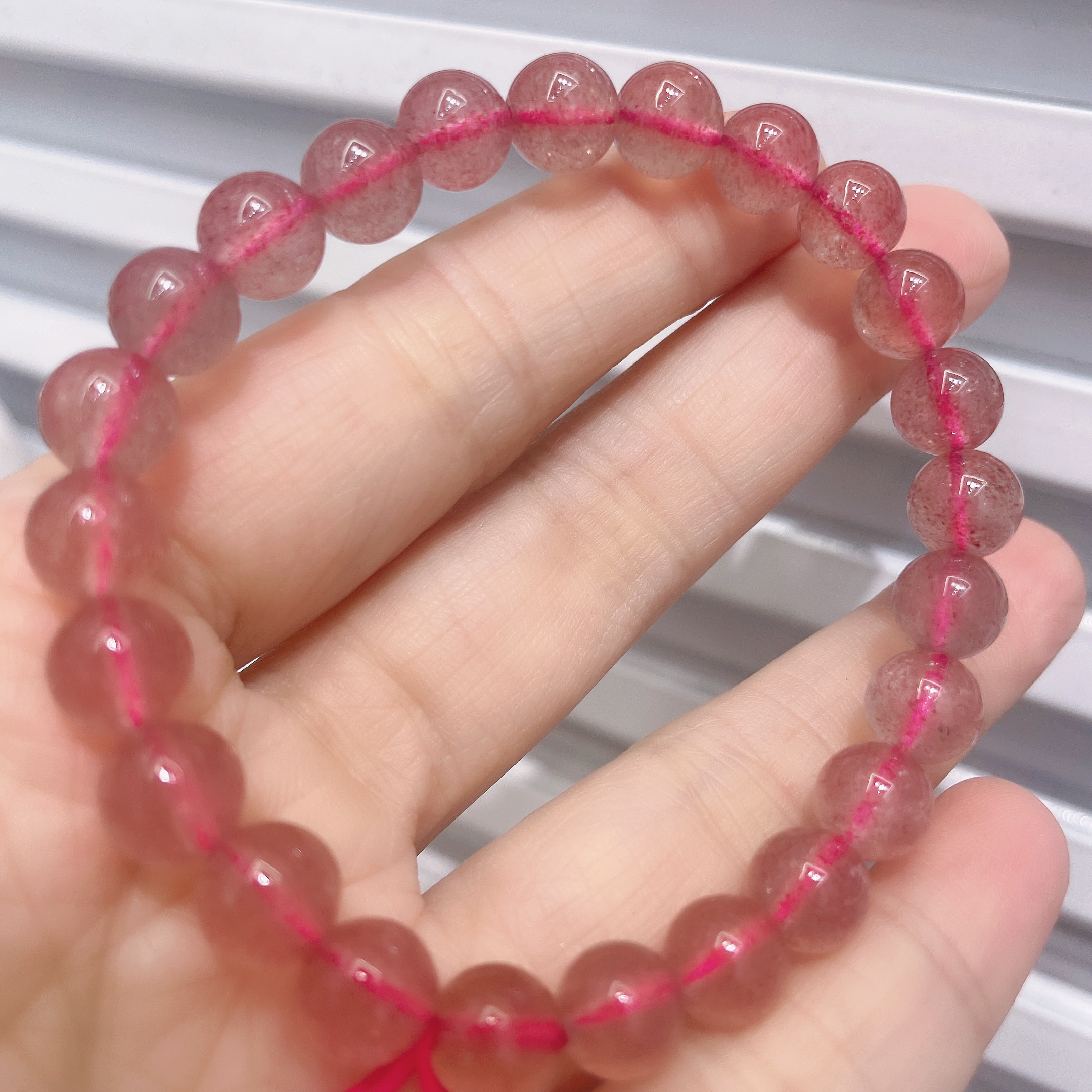 天然草莓晶水晶手链手串时尚饰品男女简约个性手链手串潮流百搭水晶手链水晶手串饰品细节图