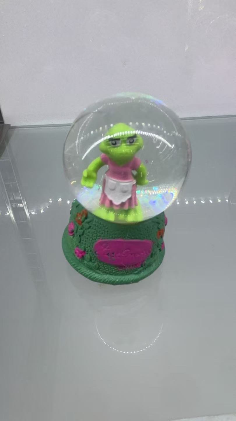 新款绿色恐龙摆件带灯水晶球雪花飘雪可爱精致桌面儿童闺蜜