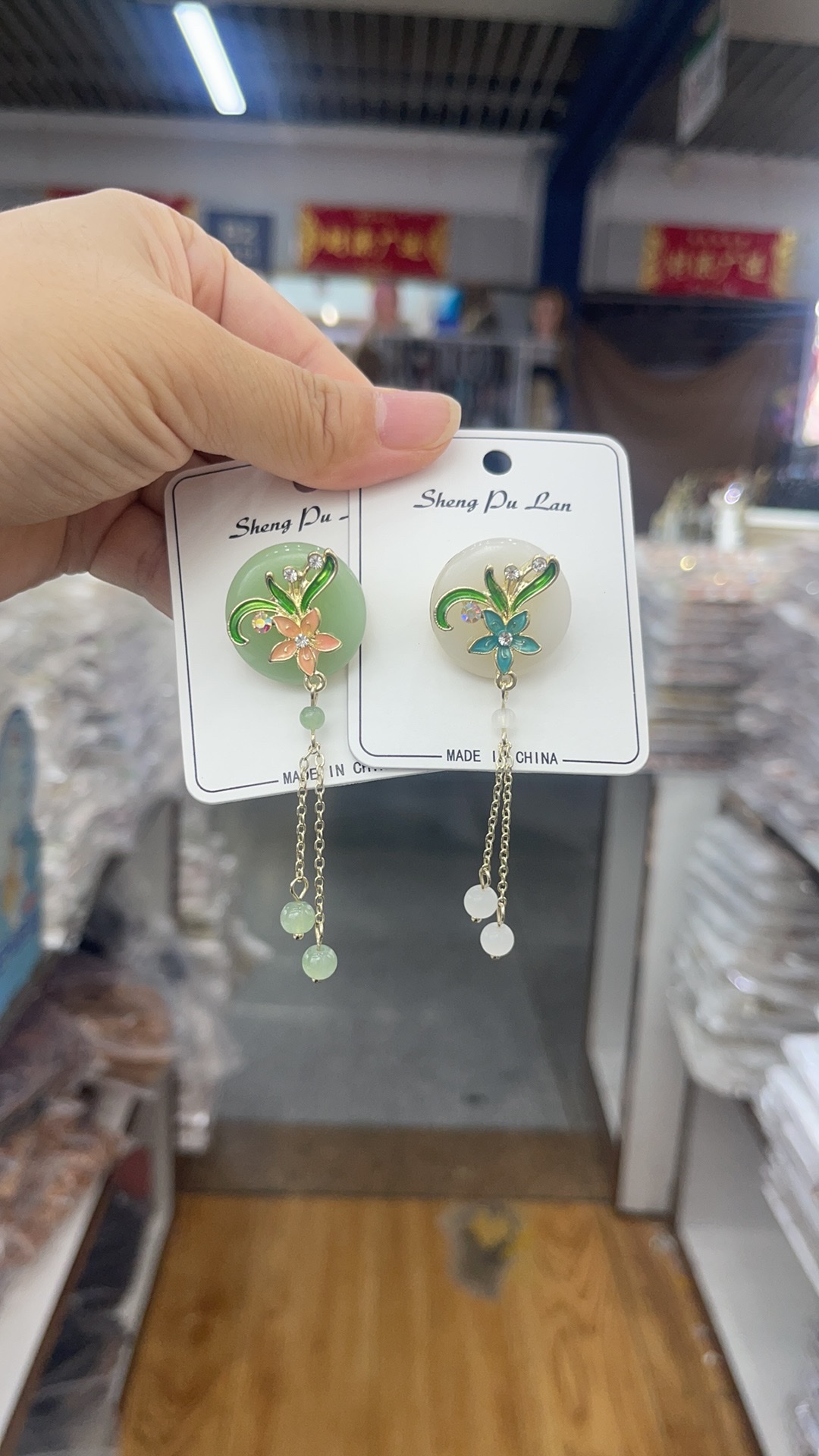 小香风胸针滴油马口铁胸章吧唧时尚别致配饰女款潮流百搭胸针小香风胸针滴油马口铁胸章详情图6