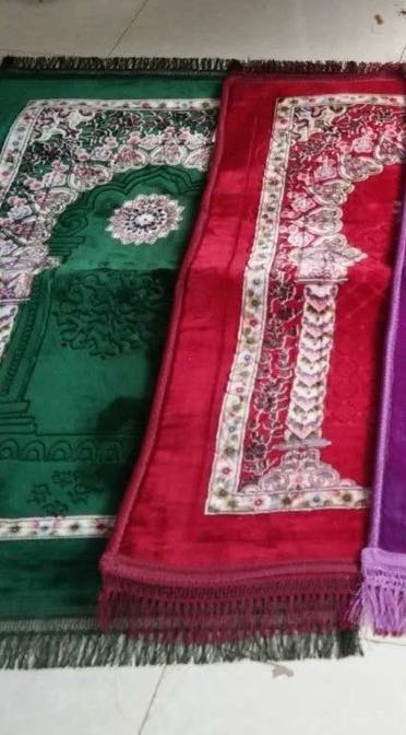 厂家直销礼拜毯地毯舒适家用地毯多功能防滑地毯礼拜毯热销中