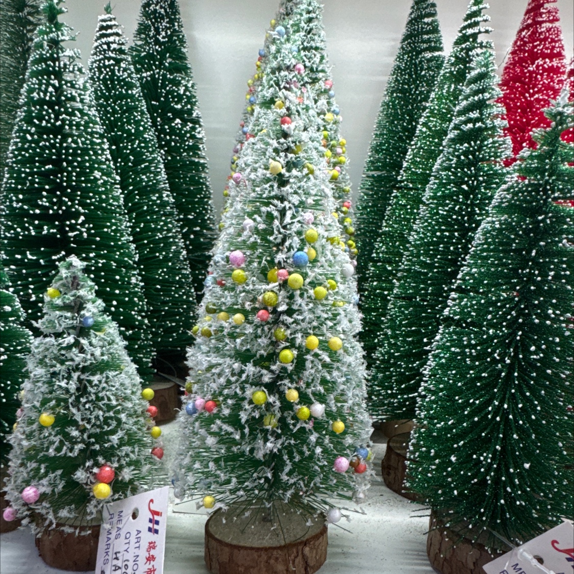 Christmas tree decoration balls, Christmas items, Christmas decorations, essential Christmas gifts, Christmas decoration balls, Christmas decoration items details Picture