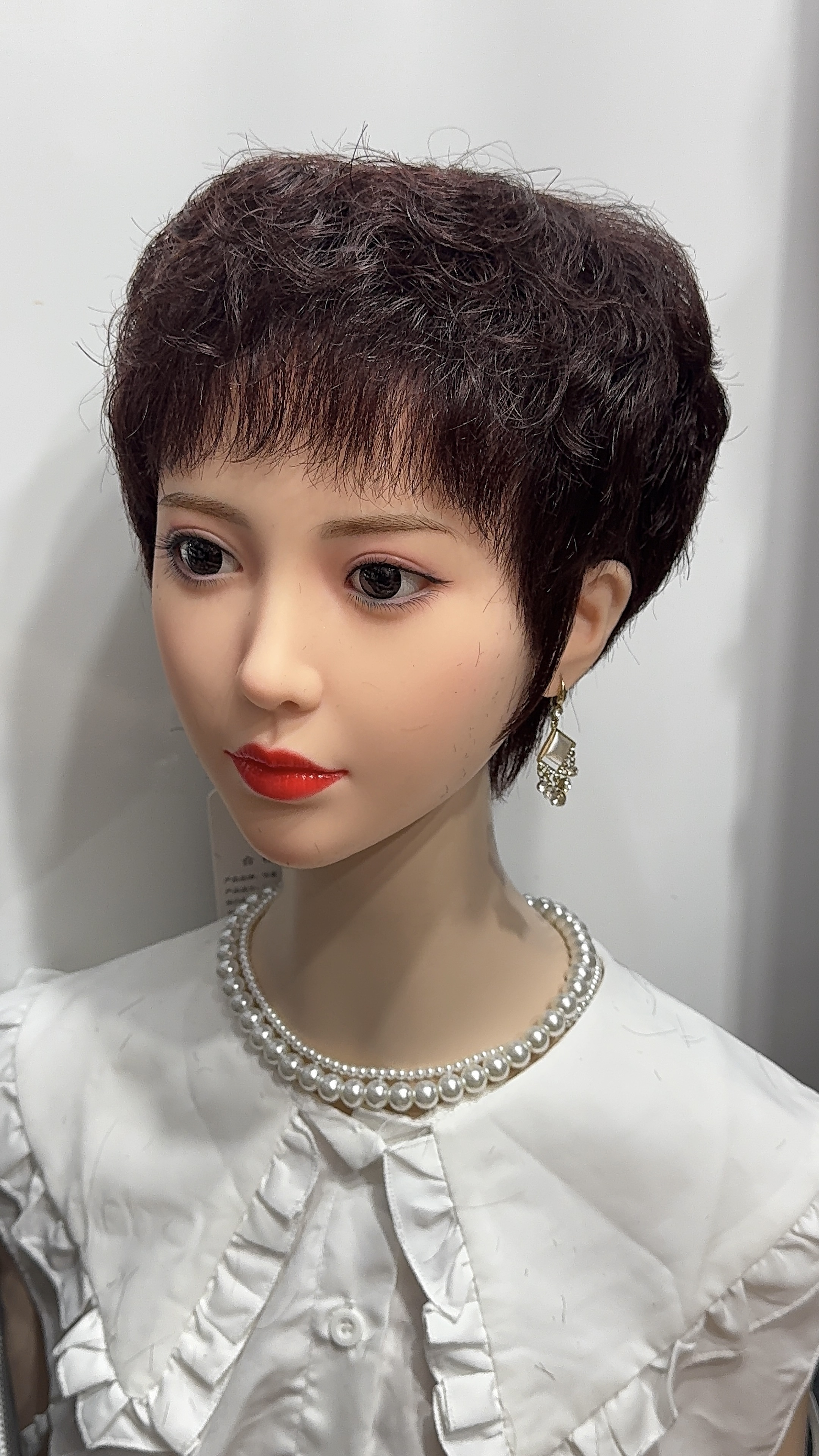 Cold permed short hair for ladies can be worn all year round Item Picture