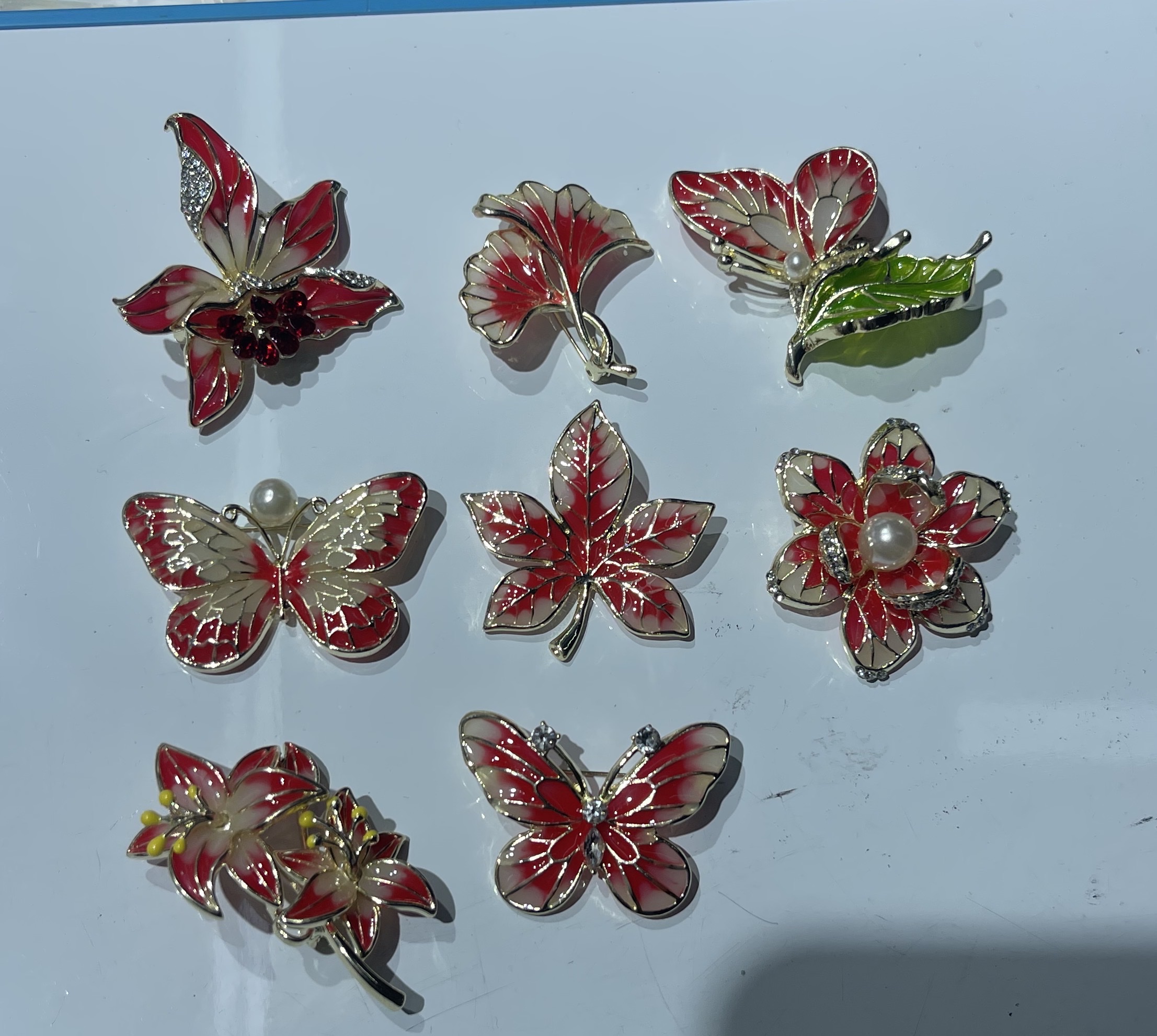 小香风胸针滴油马口铁胸章吧唧时尚个性配饰女款潮流百搭胸针小香风胸针滴油产品图