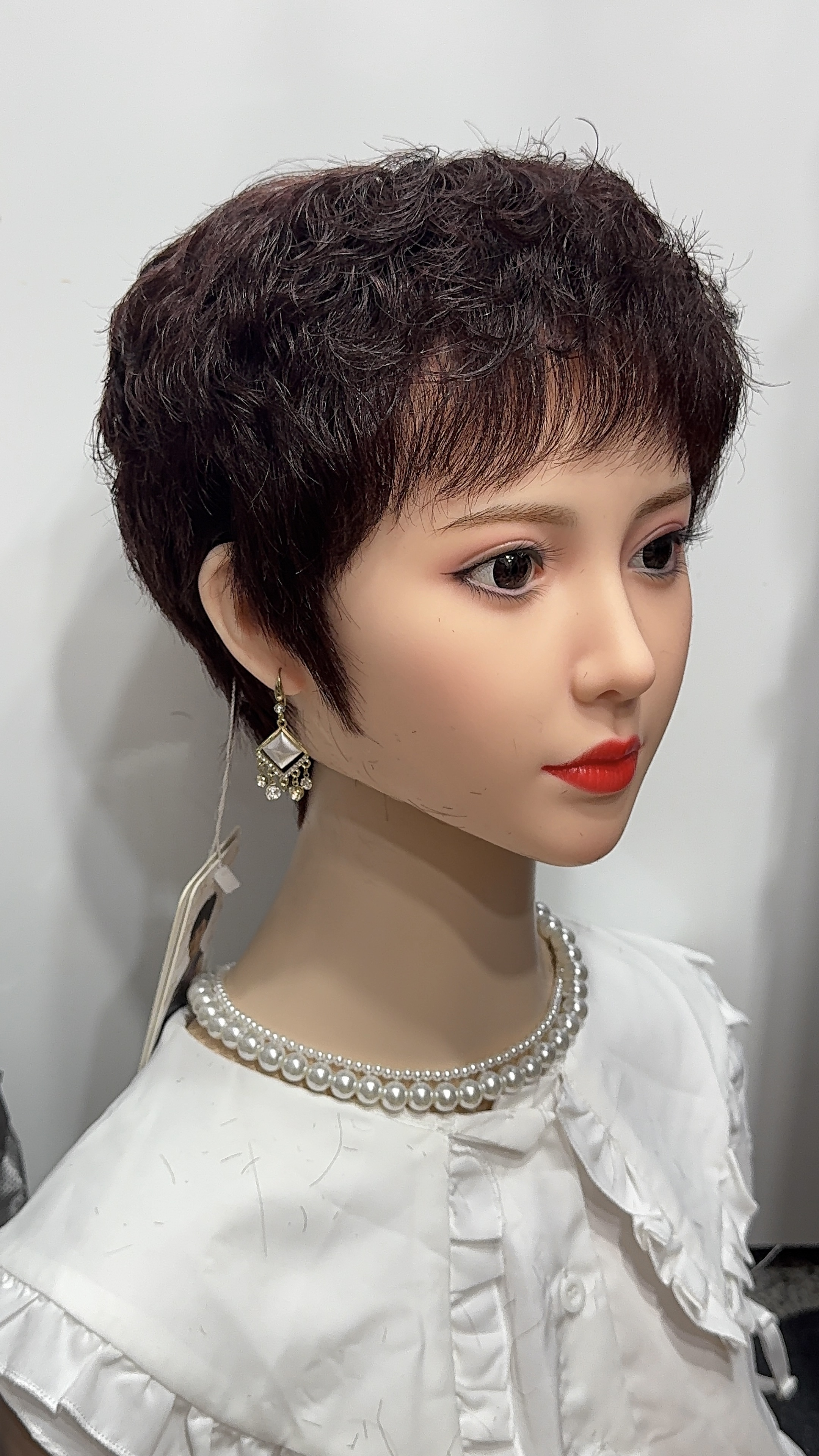 Cold permed short hair for ladies can be worn all year round Specification image