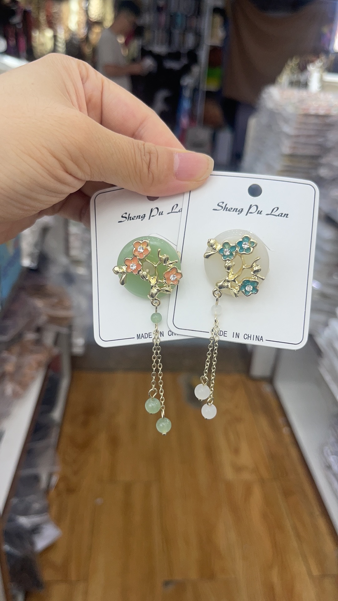 小香风胸针滴油马口铁胸章吧唧时尚别致配饰女款潮流百搭胸针小香风胸针滴油马口铁胸章详情图1