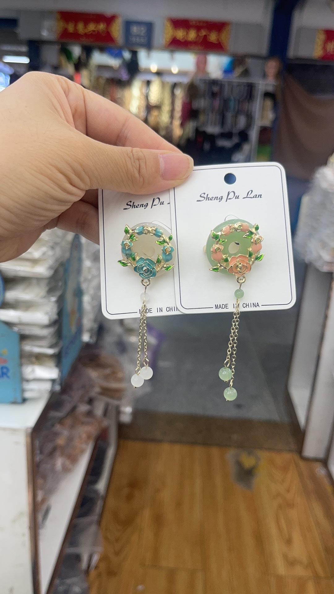 小香风胸针滴油马口铁胸章吧唧时尚别致配饰女款潮流百搭胸针小香风胸针滴油马口铁胸章详情图2