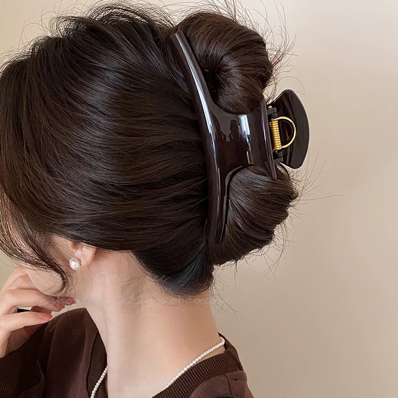 Large Shark clip 2025 new style, high-end arc-shaped grab clip, hair clip, large clip for women's back of the head details Picture