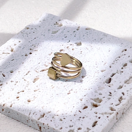 European and American style ring, fashionable and simple women's accessory, stainless steel zircon ring, unique vintage style, exquisite luster, dazzling color, zircon inlaid, women's fashionable jewelry, daily matching trendy accessory recommendation, mixed style European and American style ring, fashionable and simple women's accessory, stainless steel zircon ring, unique vintage style, exquisite luster, dazzling color, zircon inlaid, women's fashionable jewelry, daily matching trendy accessory recommendation, mixed style