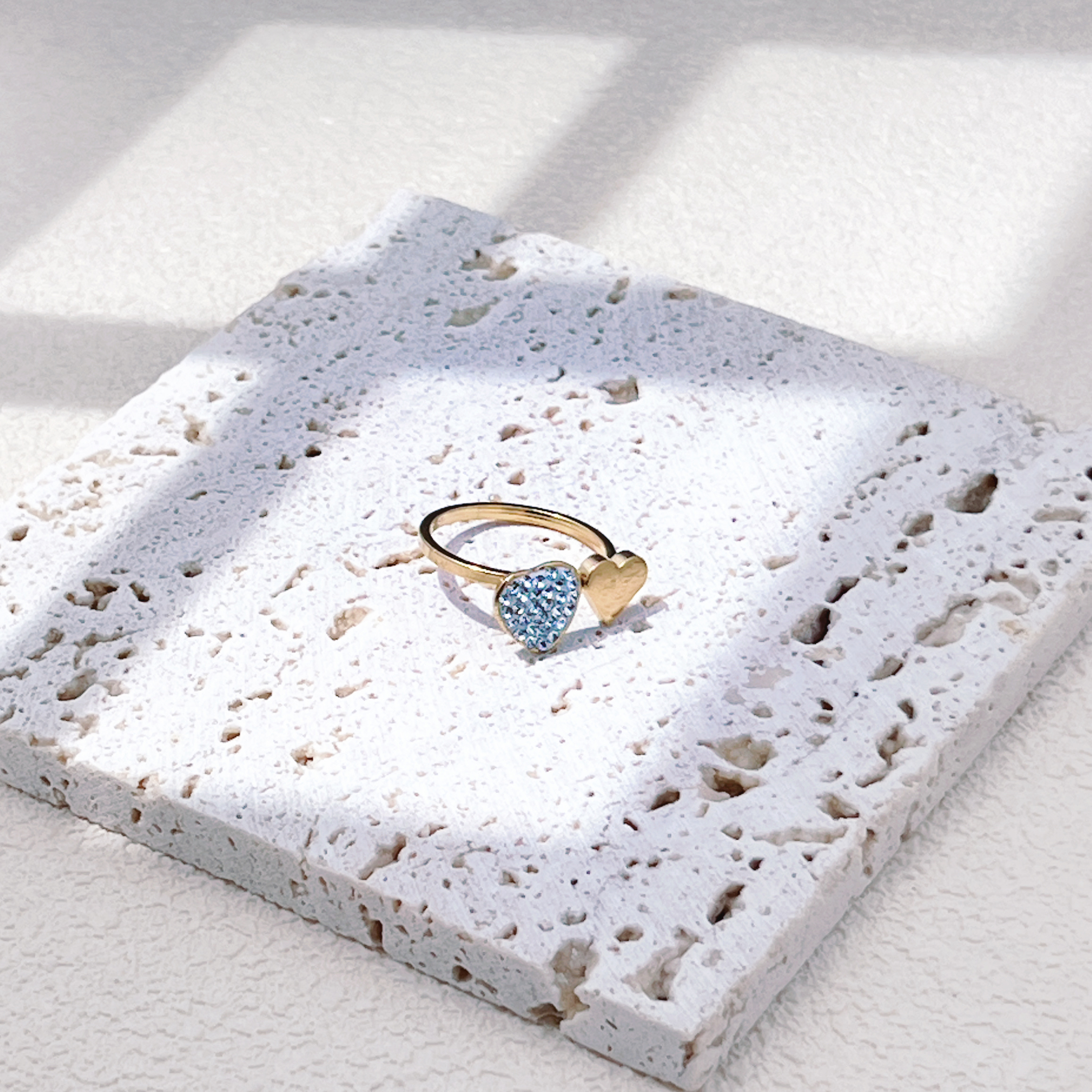 European and American style ring, fashionable and simple women's accessory, stainless steel zircon ring, unique vintage style, exquisite luster, dazzling color, zircon inlaid, women's fashionable jewelry, daily matching trendy accessory recommendation, mixed style Specification image