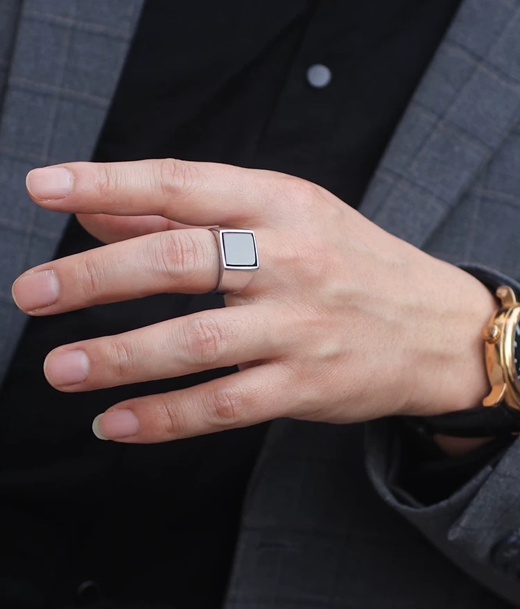 合金高光男士戒指。外贸热消款。百搭女男潮流饰品。