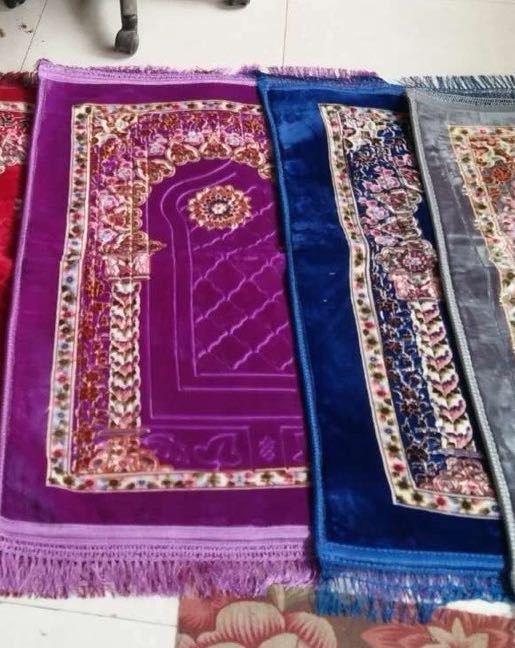 厂家直销礼拜毯地毯舒适家用地毯多功能防滑地毯礼拜毯热卖中