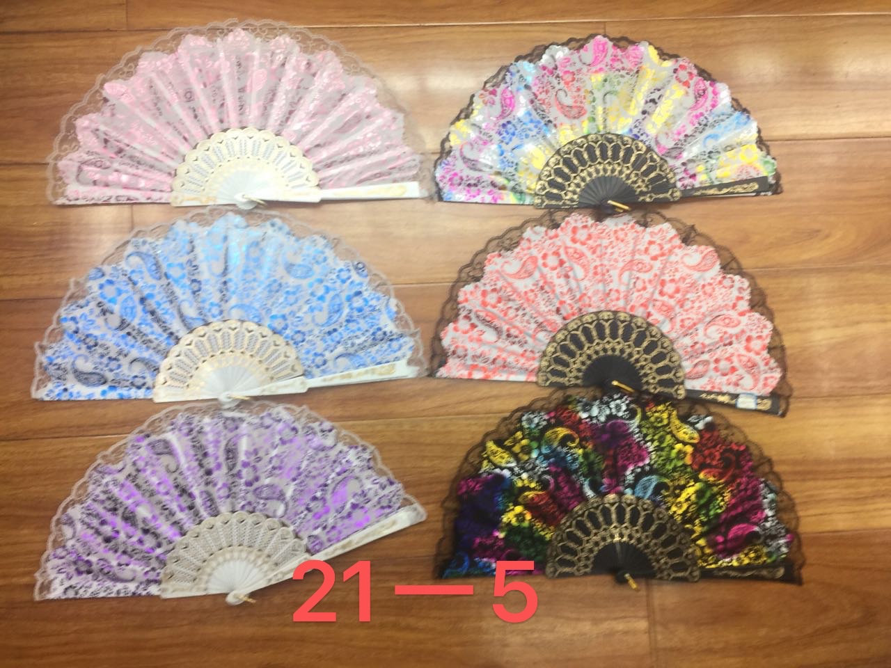 腰果花塑料工艺扇，可以当摆件也可以使用，塑料手柄，涤纶扇面加上印花工艺