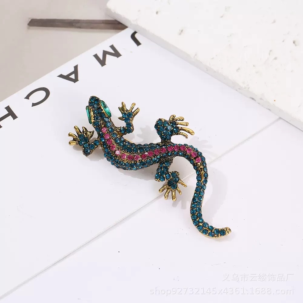 Cross-border new European and American retro personality lizard gecko brooch, high-end animal brooch collar needle Application Scenario