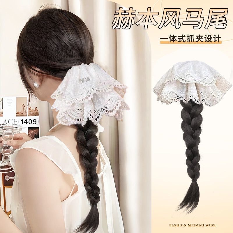 Blendhair false hair curtain is naturally fluffy, soft, fashionable and versatile. The hair accessory is light and comfortable
