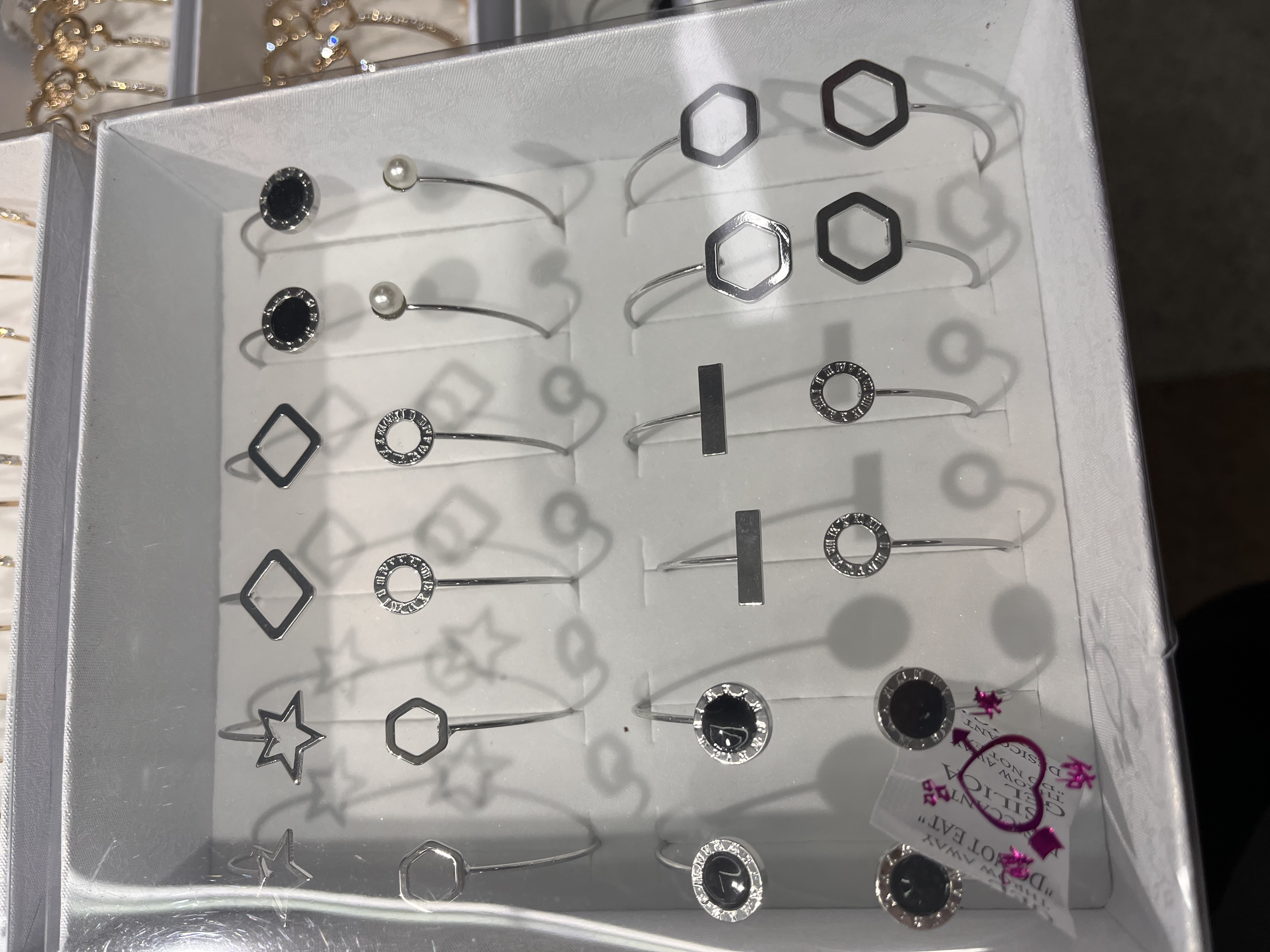 A niche design of a female student bracelet, a European and American geometric rhombic bracelet, a European and American bracelet detail image 1